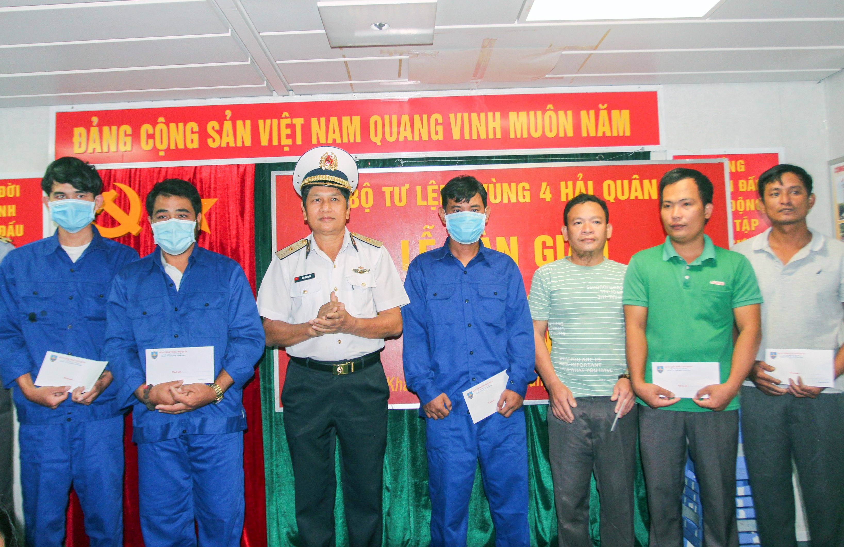 Ngu dan Binh Dinh bi chim tau anh 2