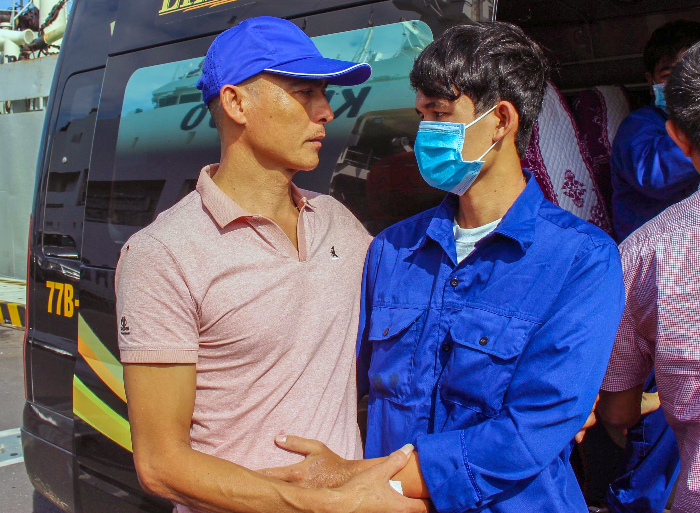 ‘Nhung ai con song dan nhau bam chat tam van’ hinh anh