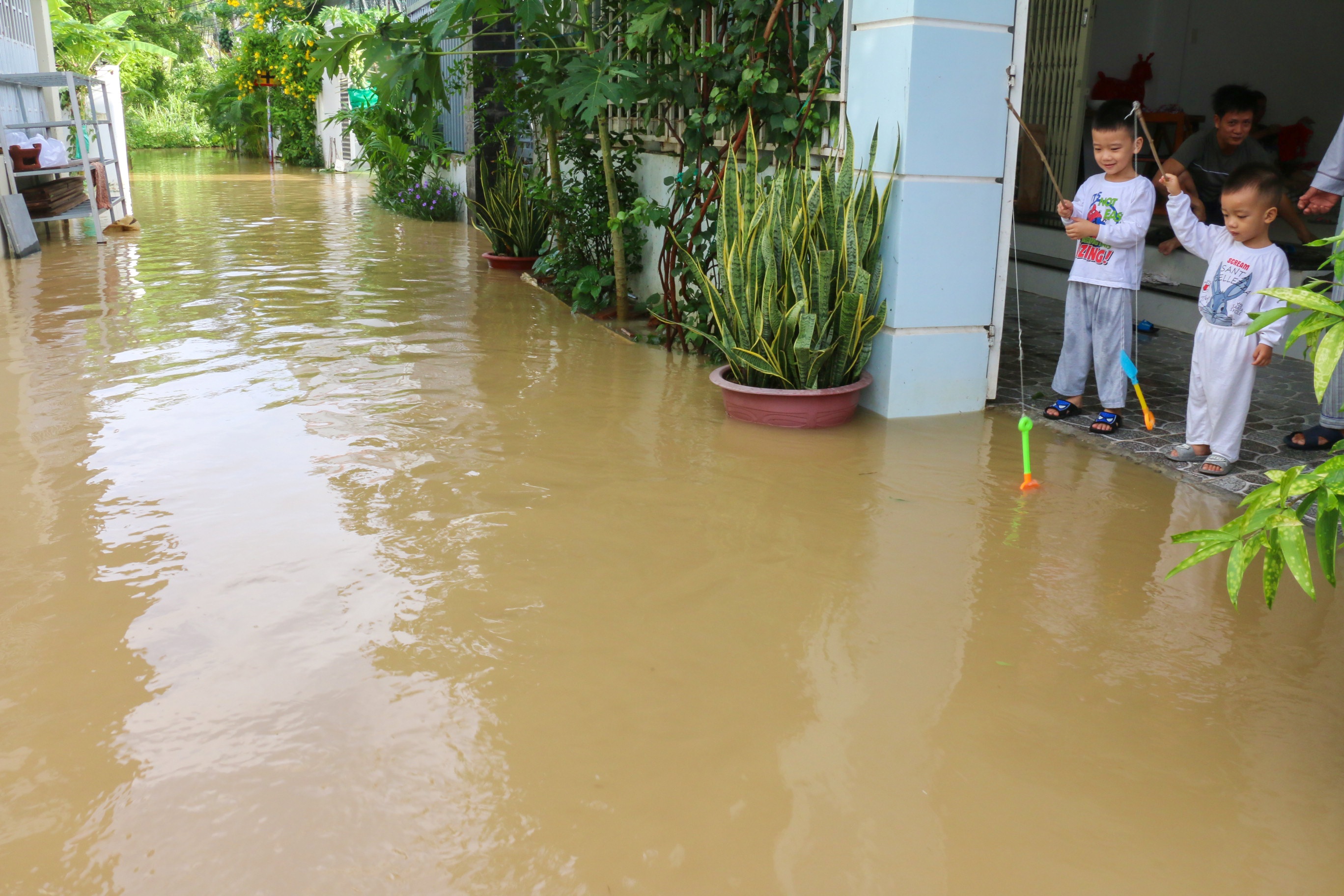Nha Trang ngap anh 6