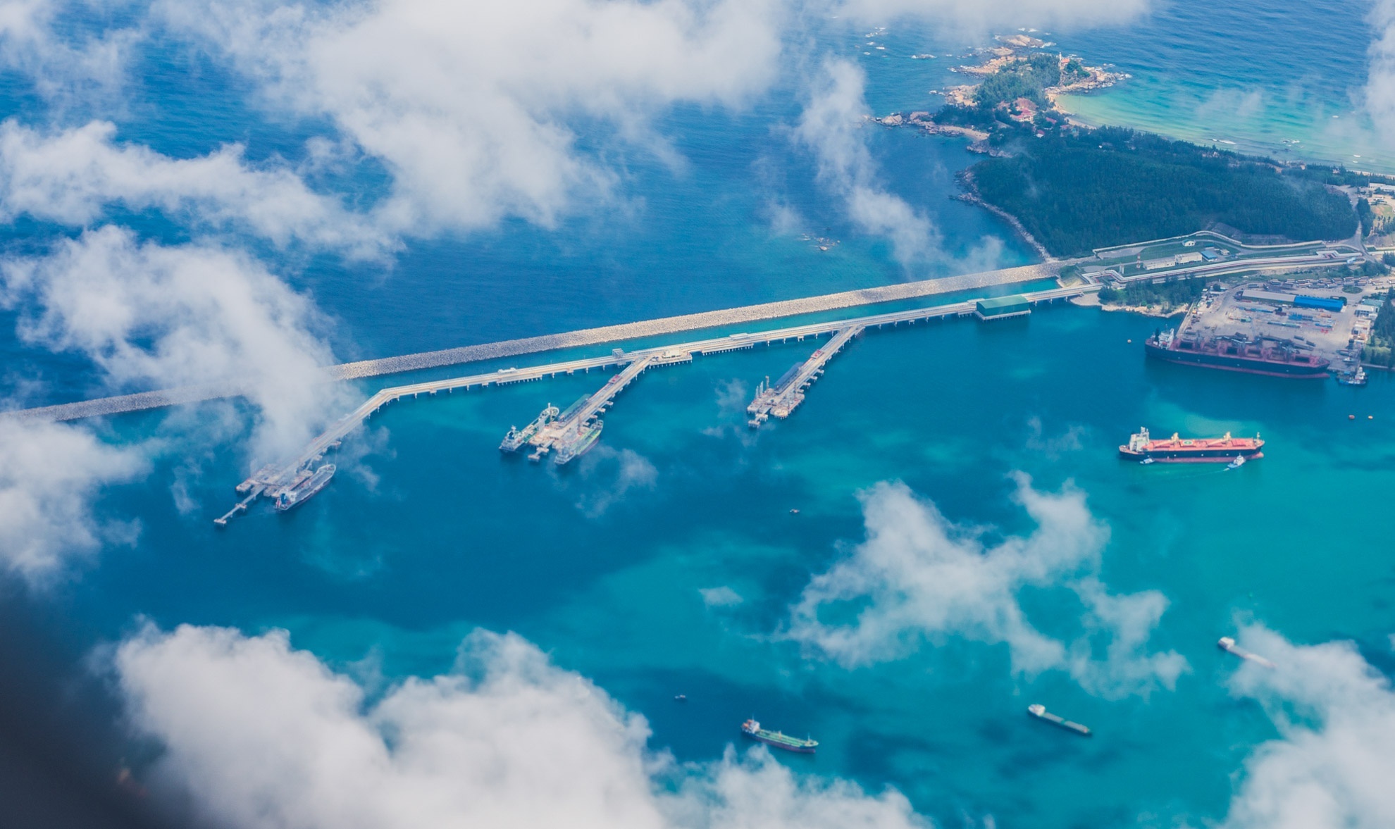 Nhieu tap doan My, Nhat Ban xin dau tu dien khi vao Van Phong hinh anh