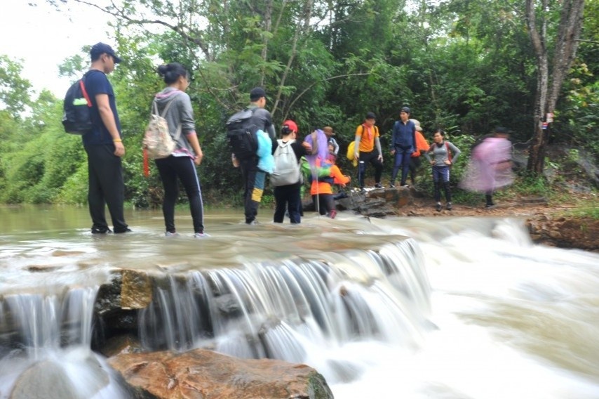36 du khach TP.HCM mac ket tren nui Ta Giang hinh anh