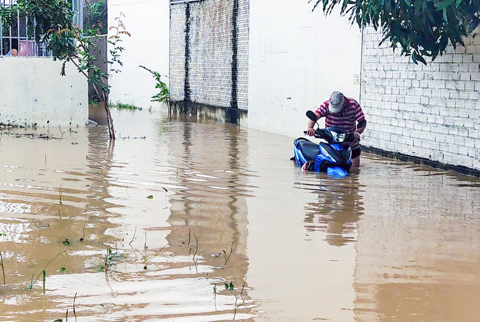 bi nuoc lu cuon troi mat tich anh 1