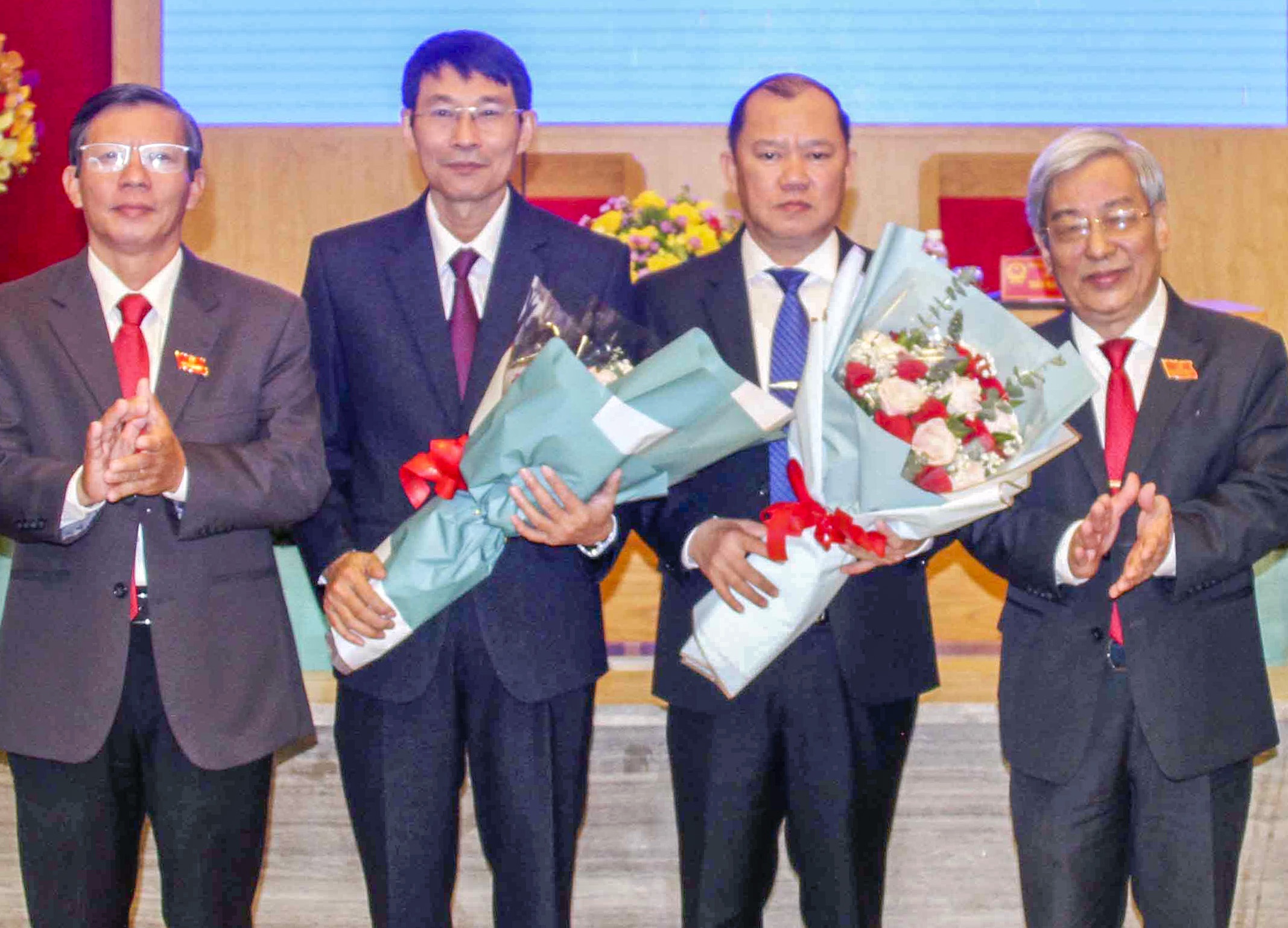 Khanh Hoa co 2 tan pho chu tich tinh hinh anh