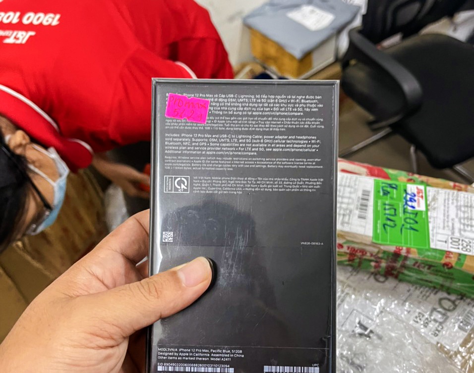 bi trao iPhone 12 Pro Max khi gui chuyen phat anh 2