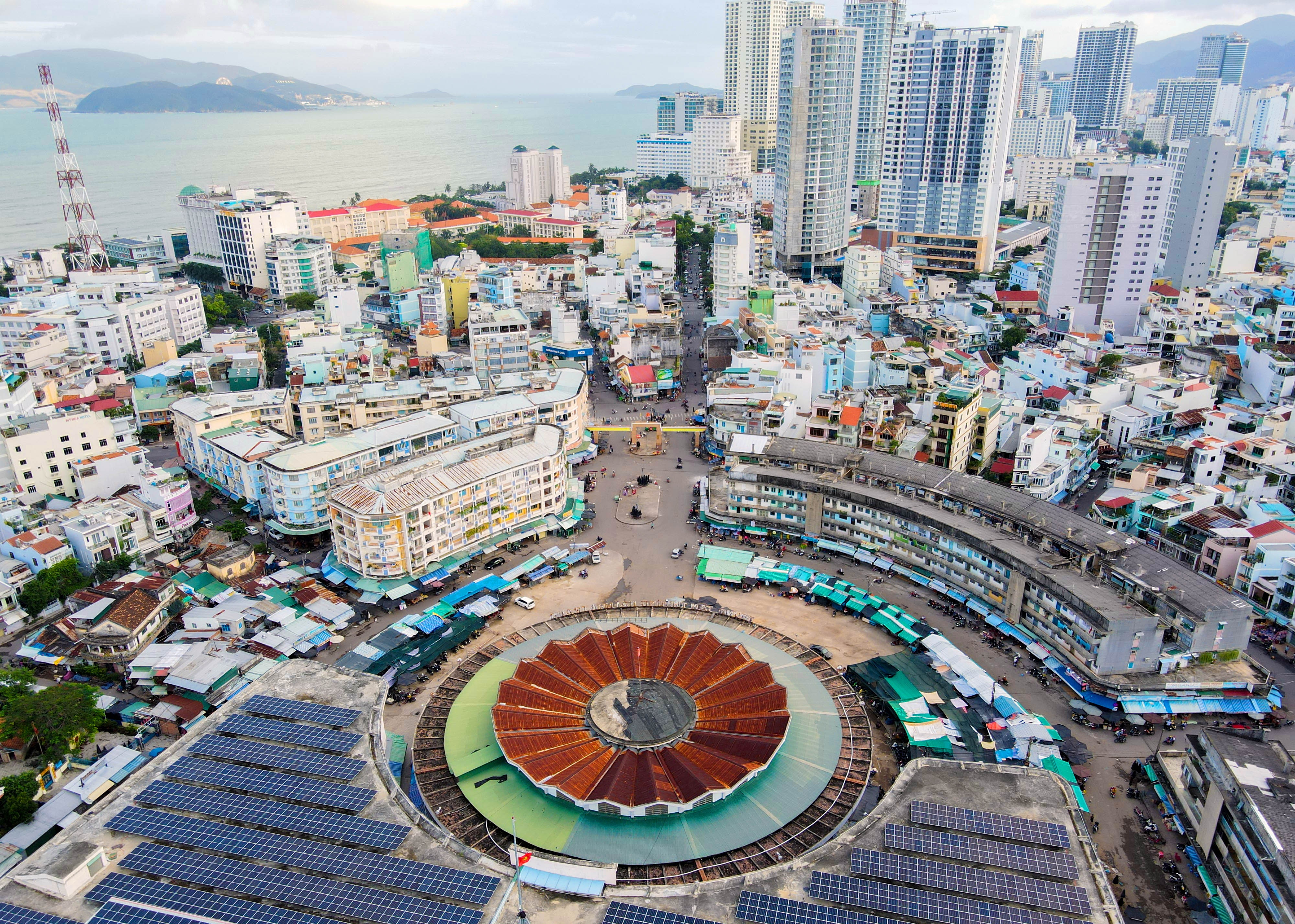 Cho Dam tron, bieu tuong thuong mai cua Nha Trang hinh anh