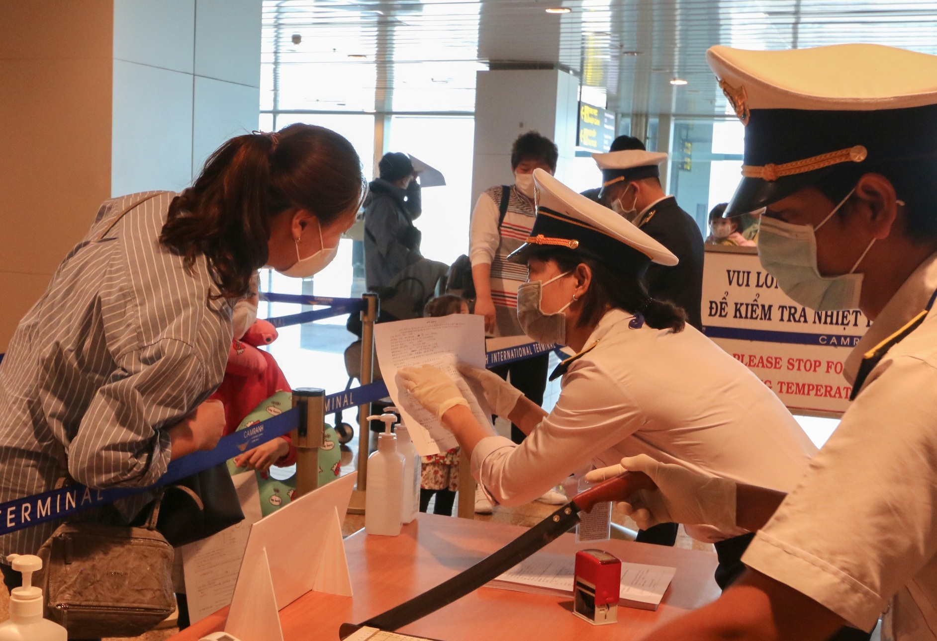 Dich Covid-19 bung phat anh 1