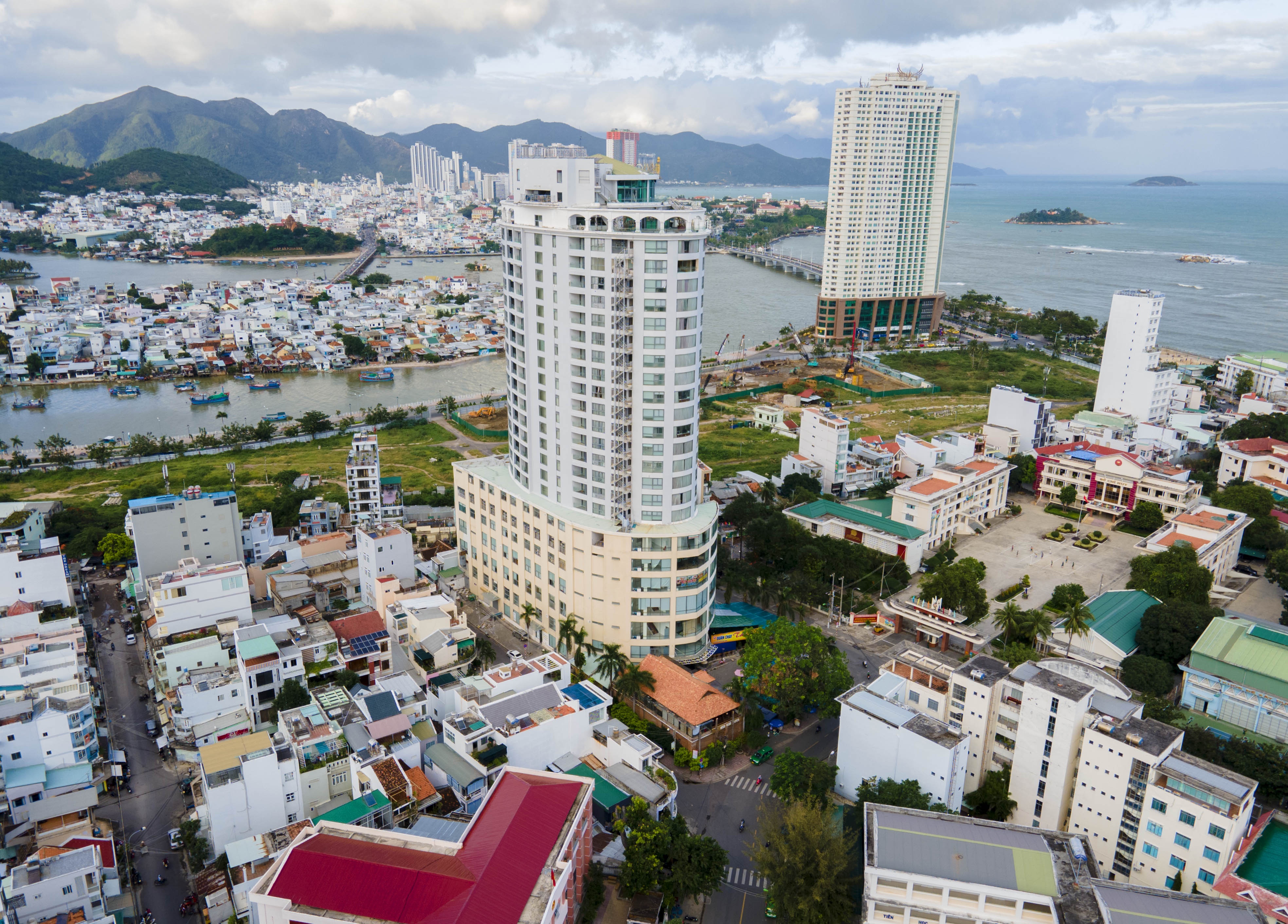 xet xu Dinh Tien Su anh 1