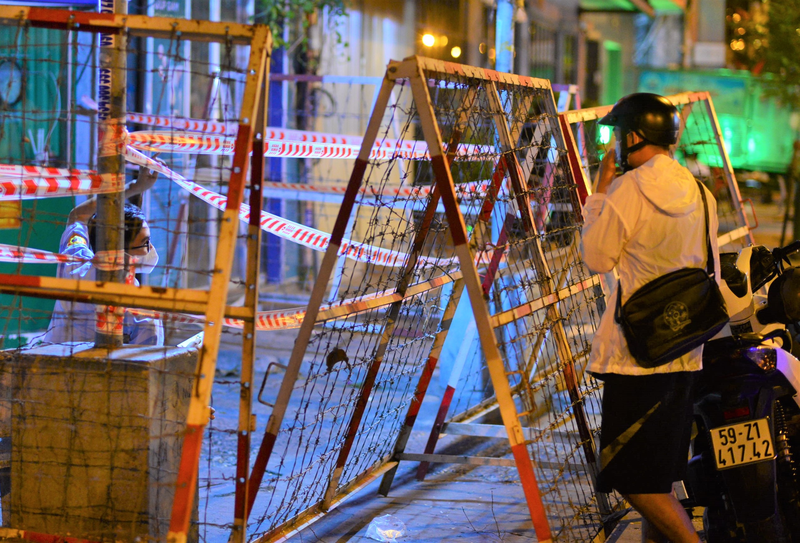 Phong toa khu Ma Lang vi lien quan ca mac Covid-19 o Tan Son Nhat hinh anh