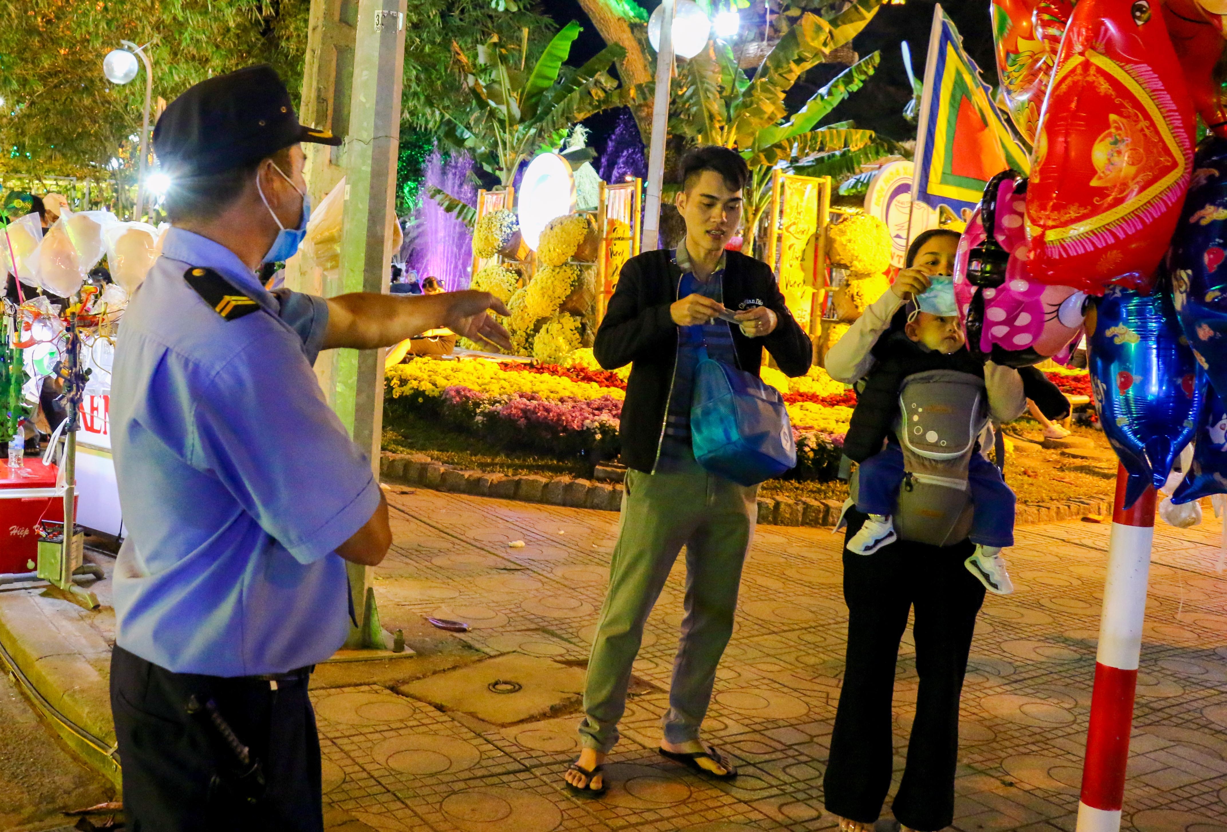 Khanh Hoa dong nghit khach anh 12