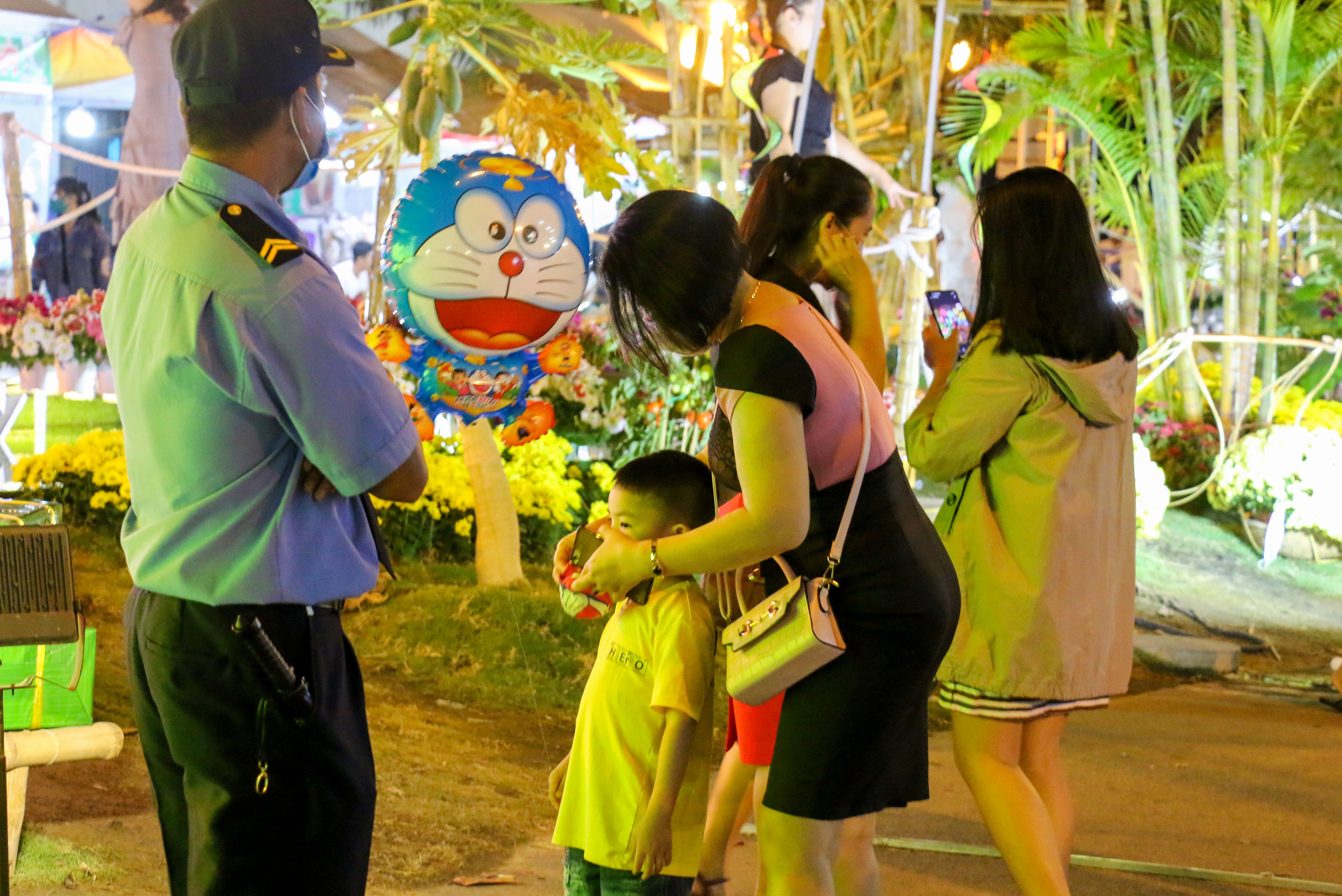 Khanh Hoa dong nghit khach anh 13