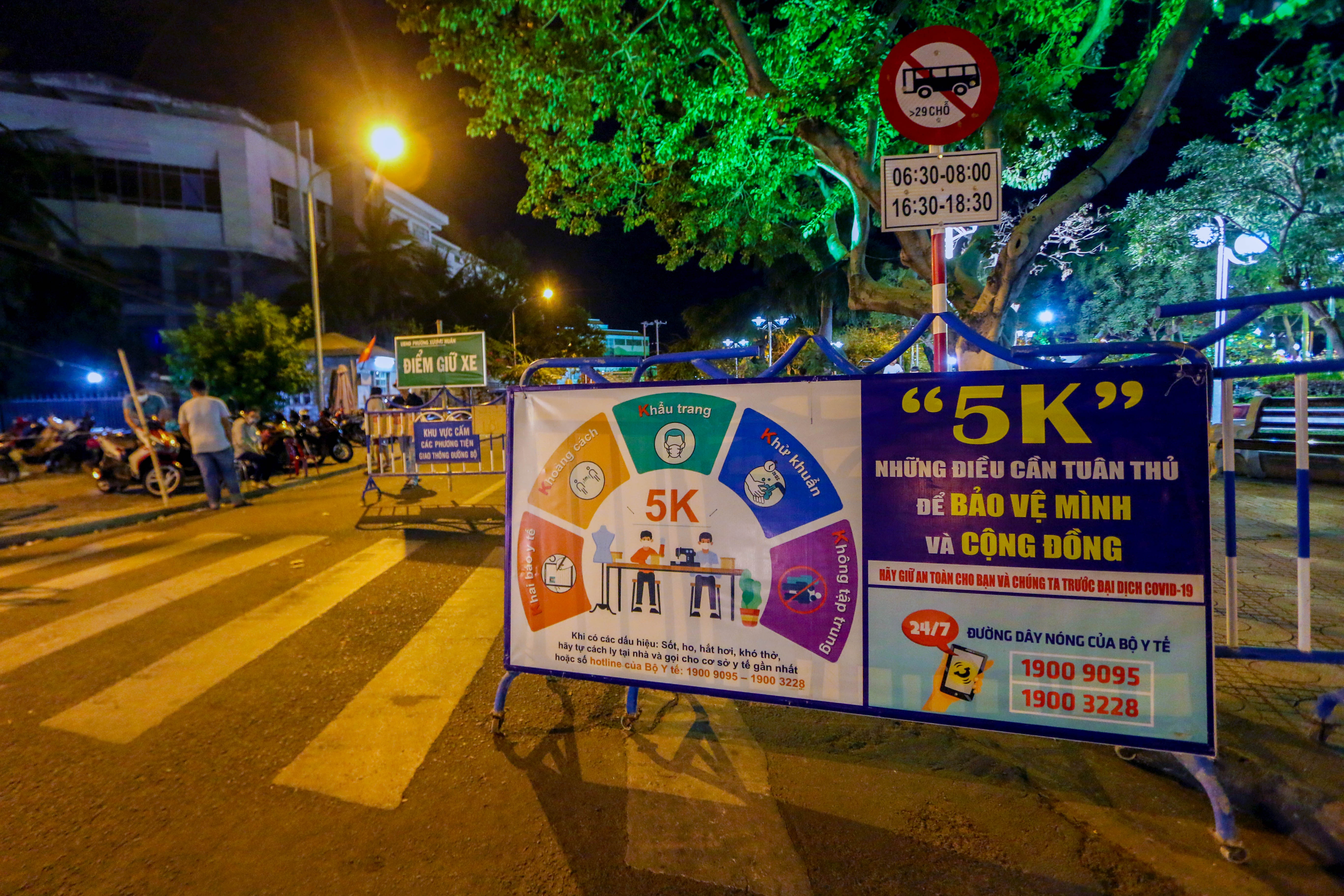 Khanh Hoa dong nghit khach anh 9