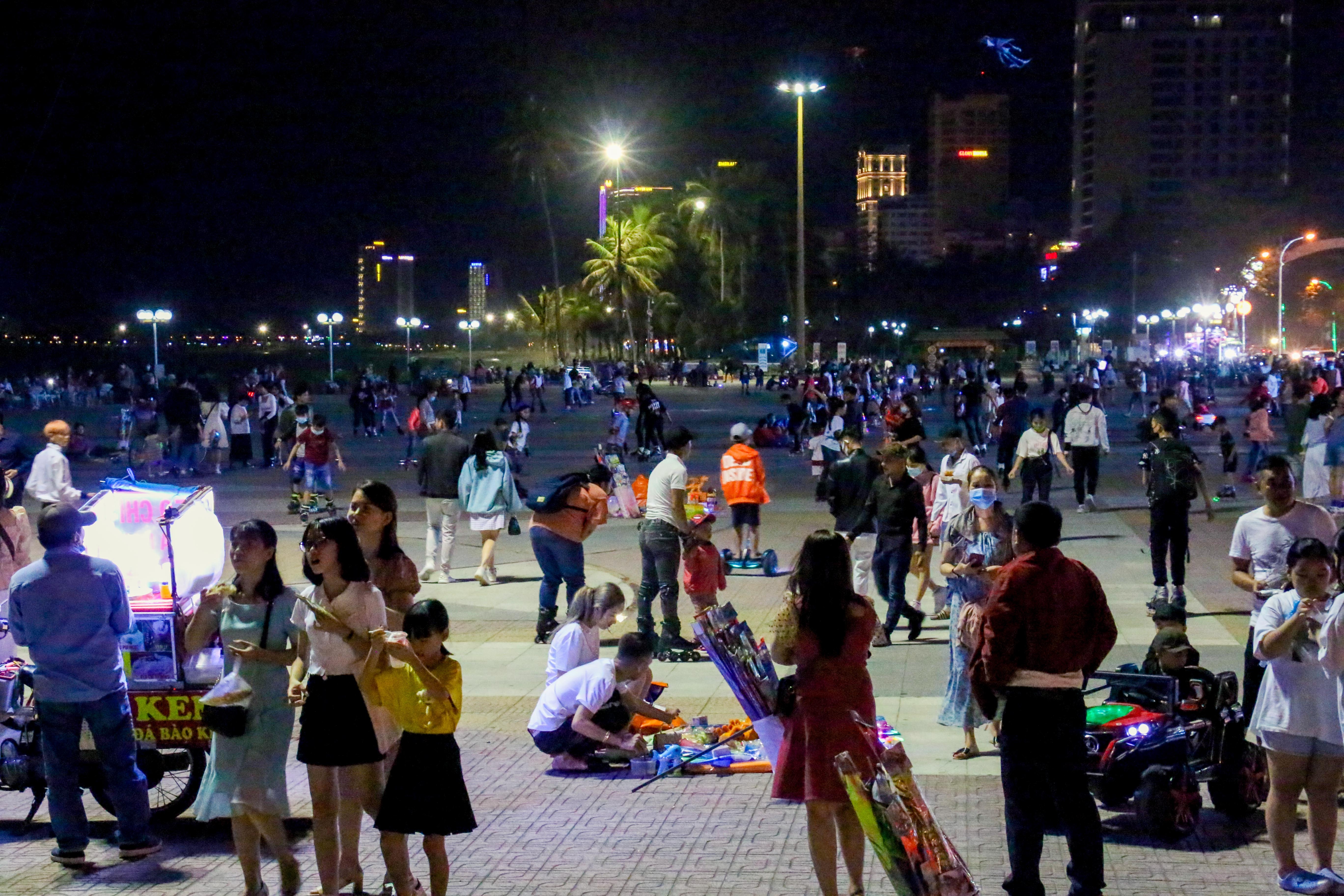 Khanh Hoa dong nghit khach anh 1