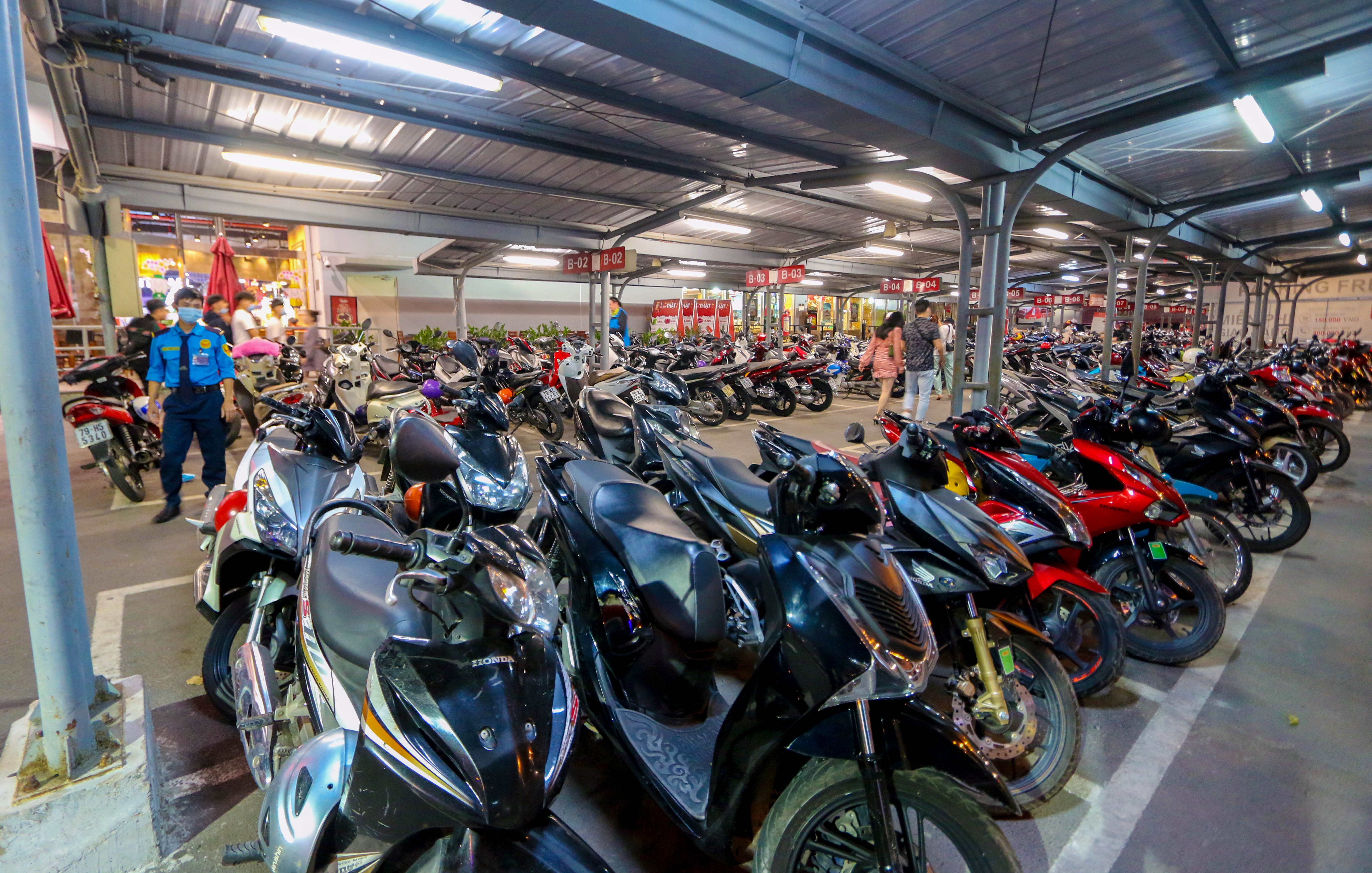 Khanh Hoa dong nghit khach anh 4