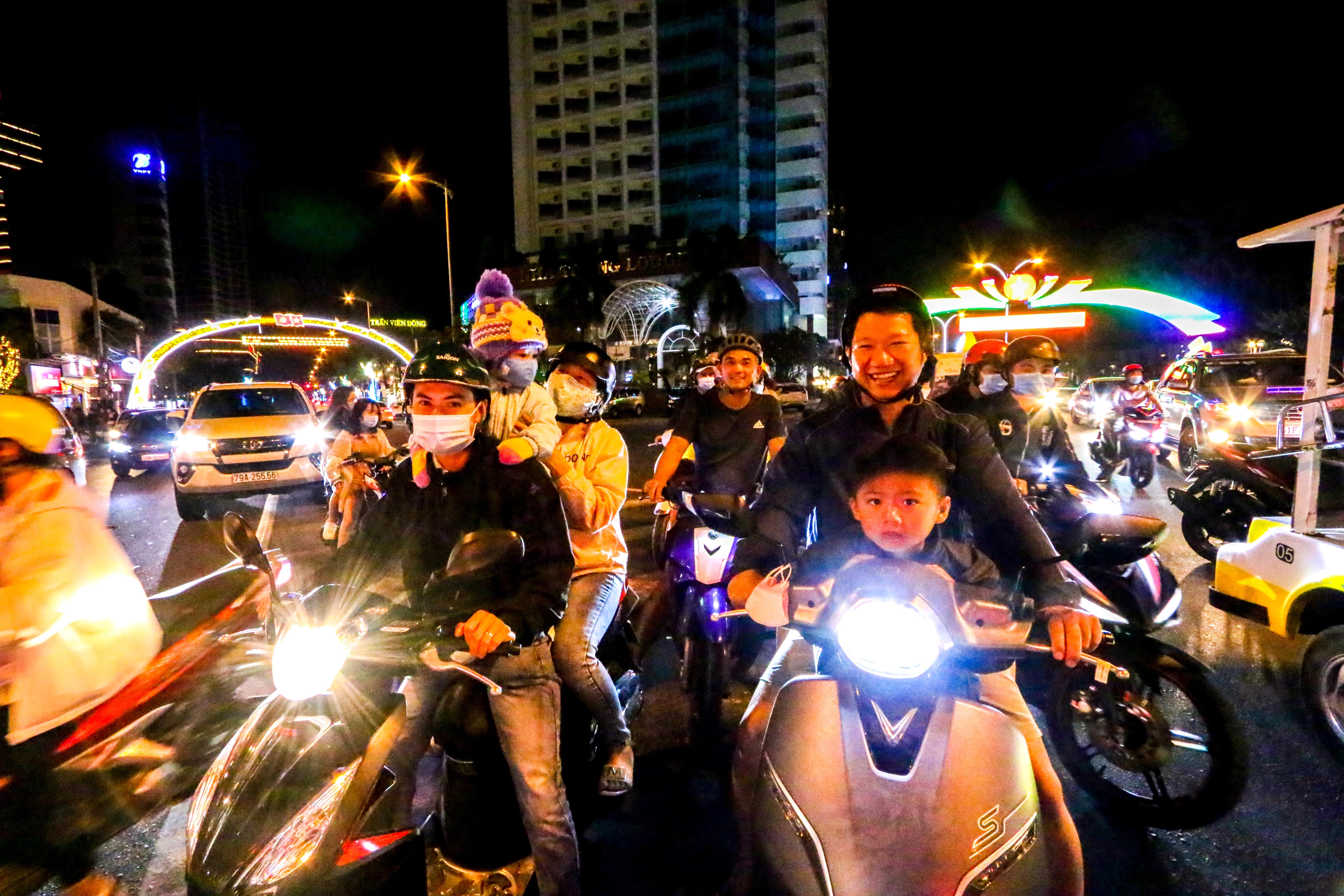 Khanh Hoa dong nghit khach anh 5