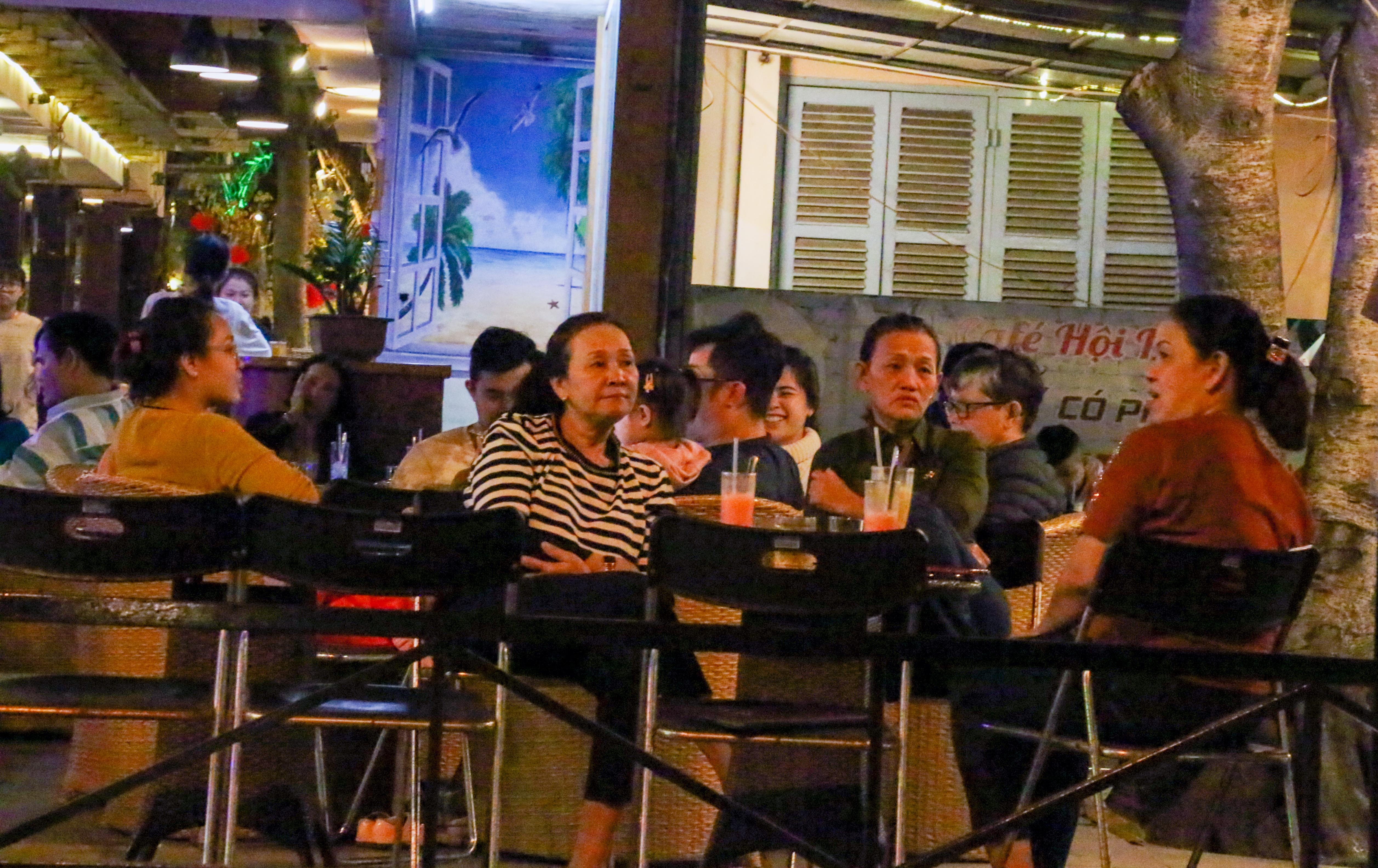 Khanh Hoa dong nghit khach anh 7