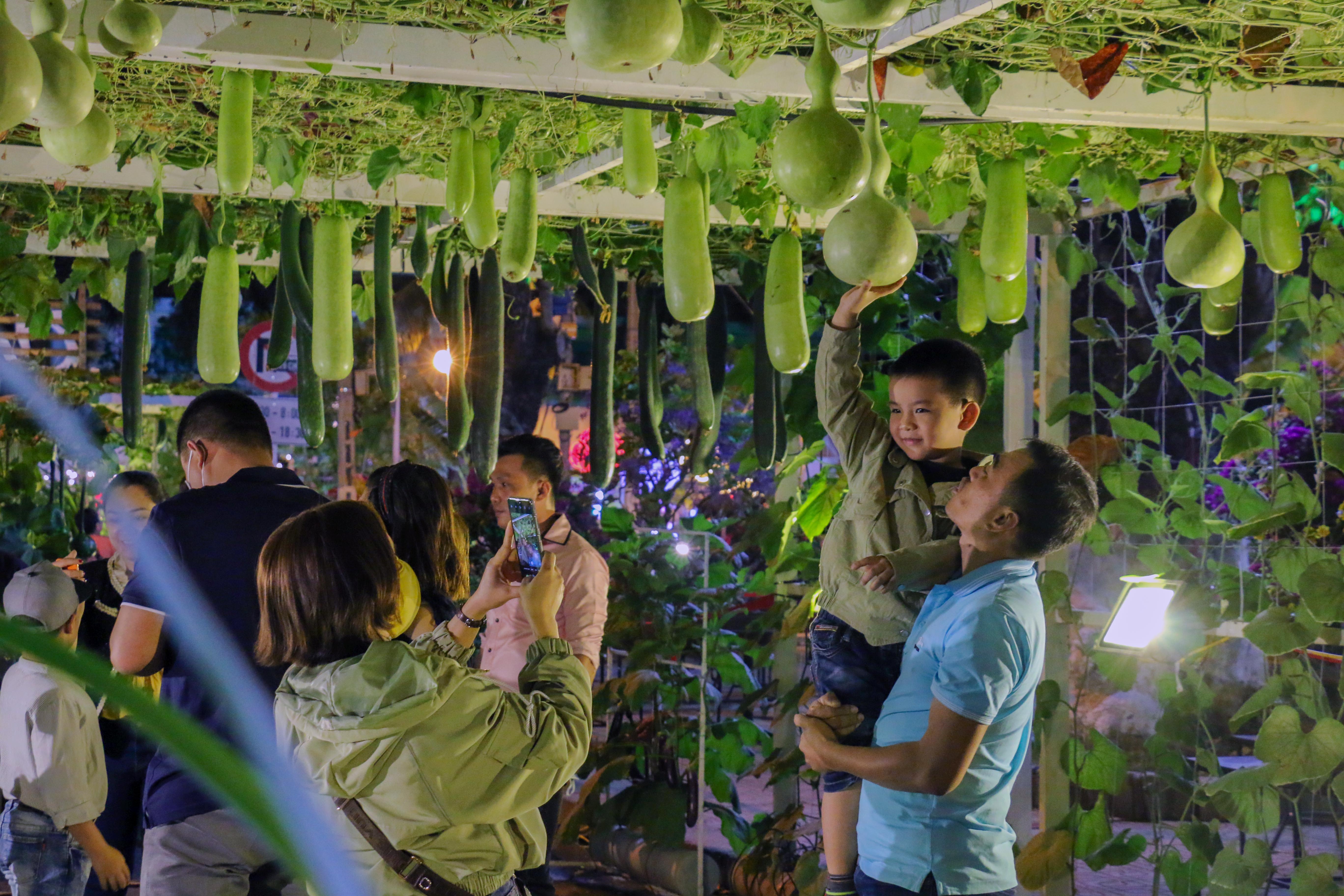 Khanh Hoa dong nghit khach anh 8