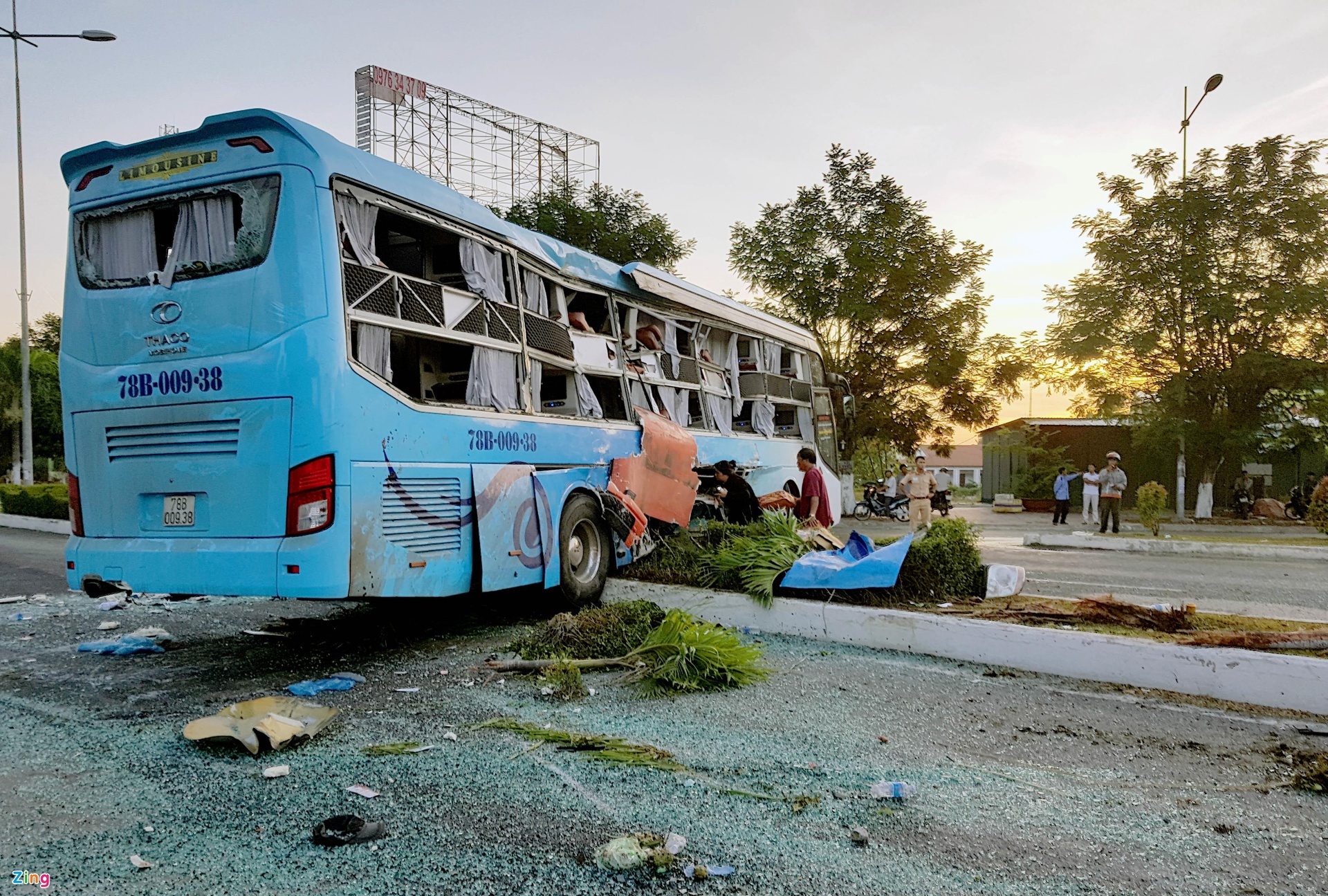 xe Phuong Trang gay tai nan anh 2