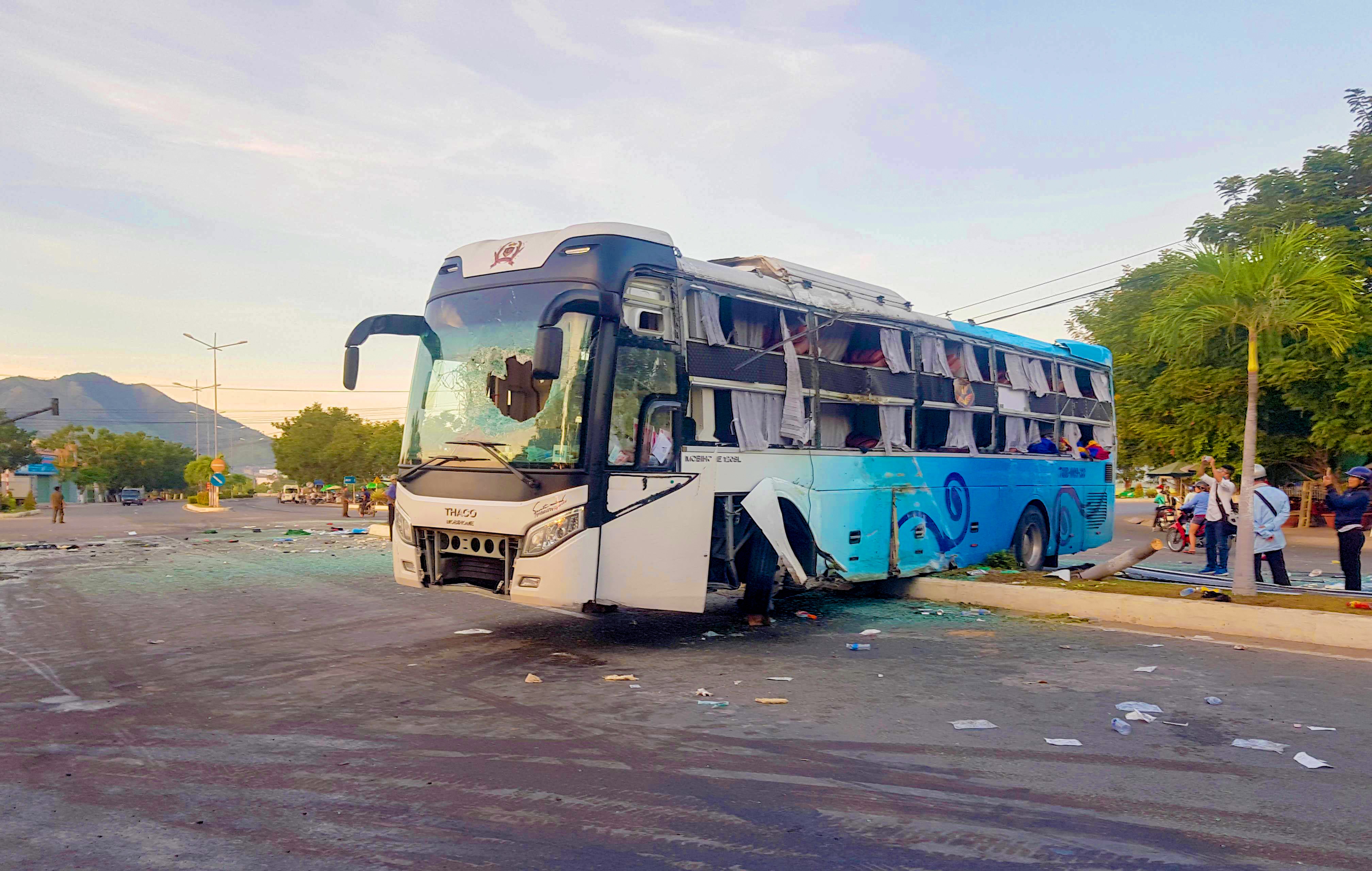 Xe Phuong Trang tong xe khach anh 2