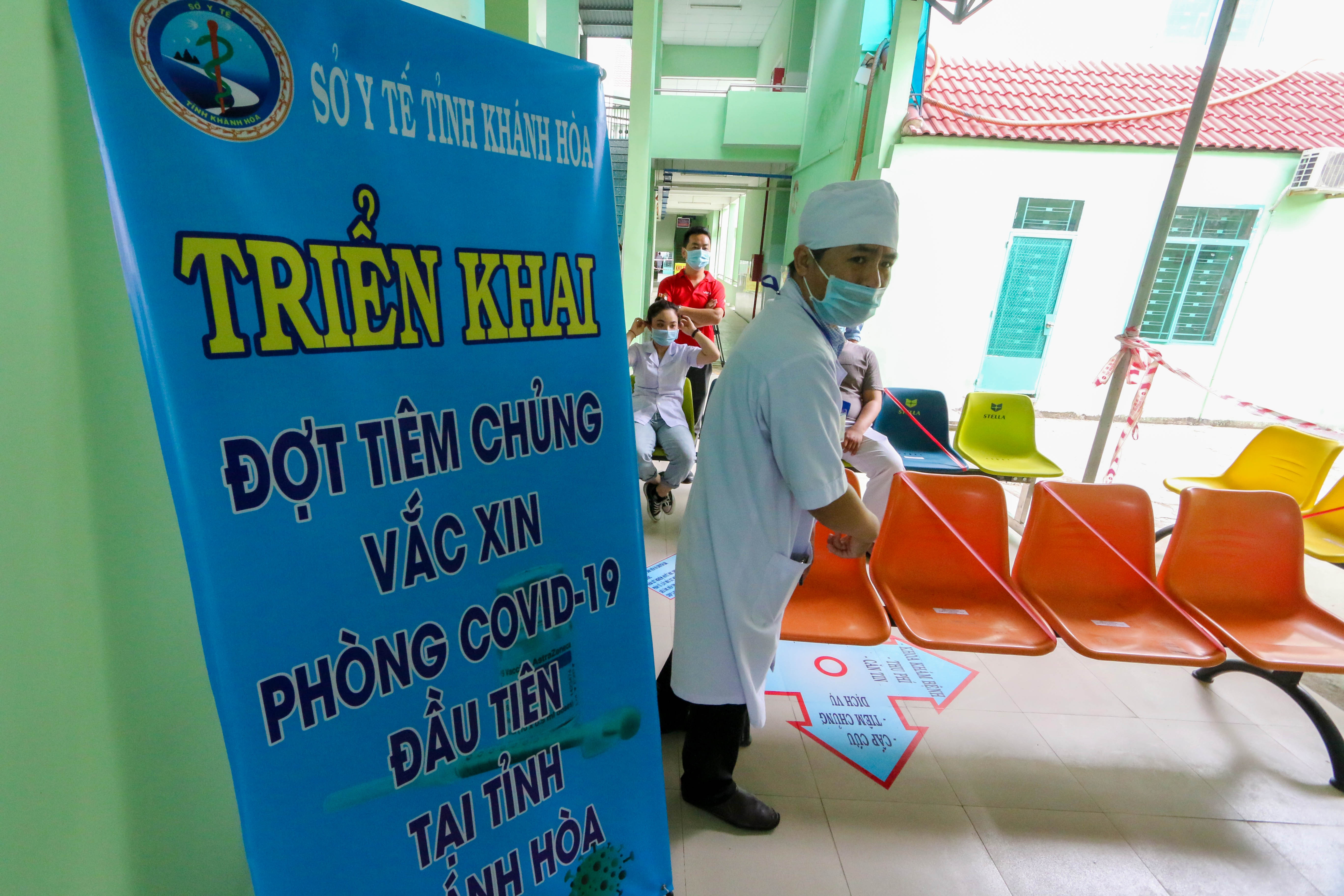 Khanh Hoa tiem vaccine Covid-19 anh 1