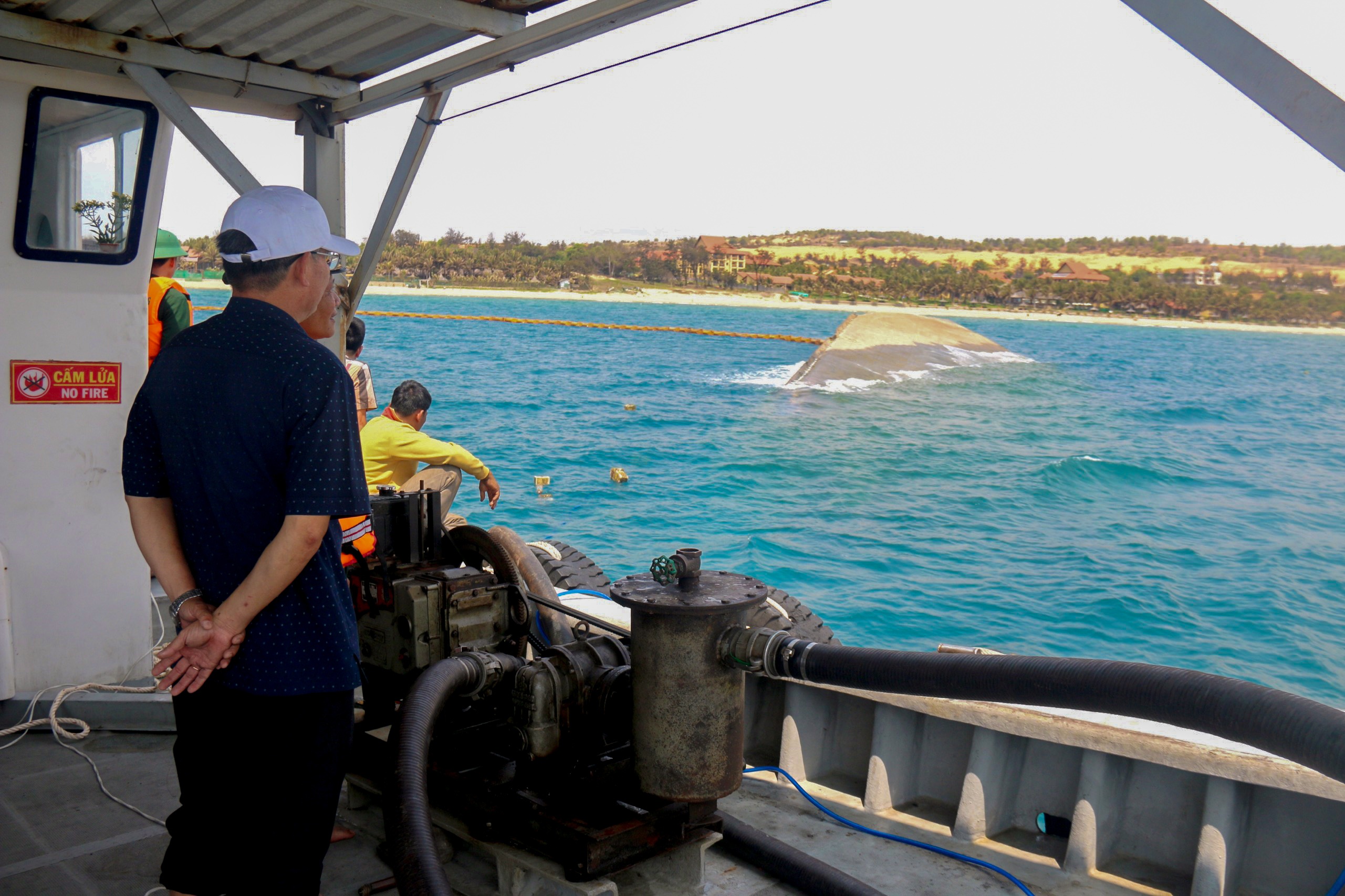 hut dau trong tau bi chim o Binh Thuan anh 1