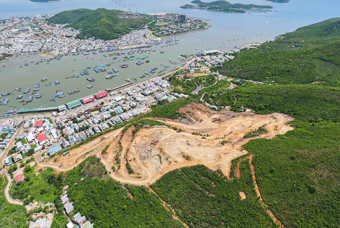 Pha nui, bat rung phong ho de lam du an biet thu o Nha Trang hinh anh