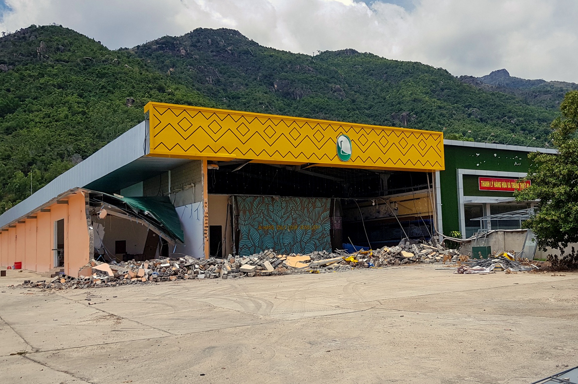 Khanh Hoa ung ngan sach gan 10 ty de cuong che 6 cong trinh sai phep hinh anh