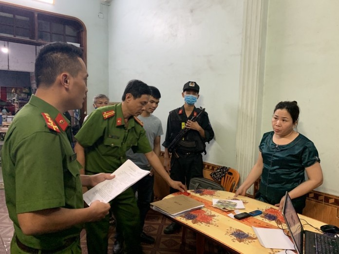 Duong day cho vay lai nang anh 1