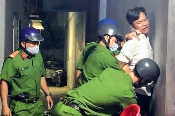 Nguoi phu nu bi ban tai quan ca phe hinh anh