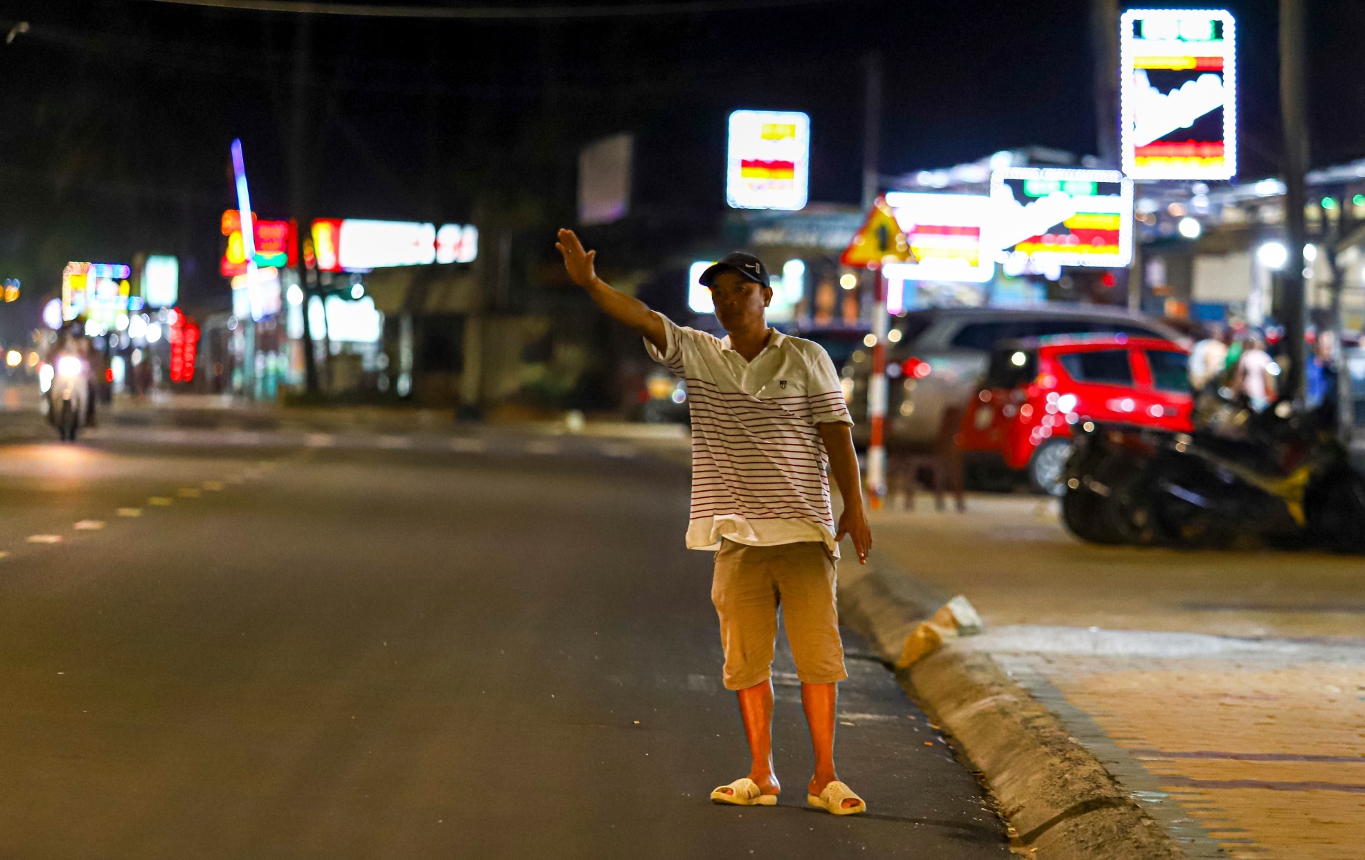 Binh Thuan dung don khach TP.HCM, Ha Noi tu 30/5 hinh anh
