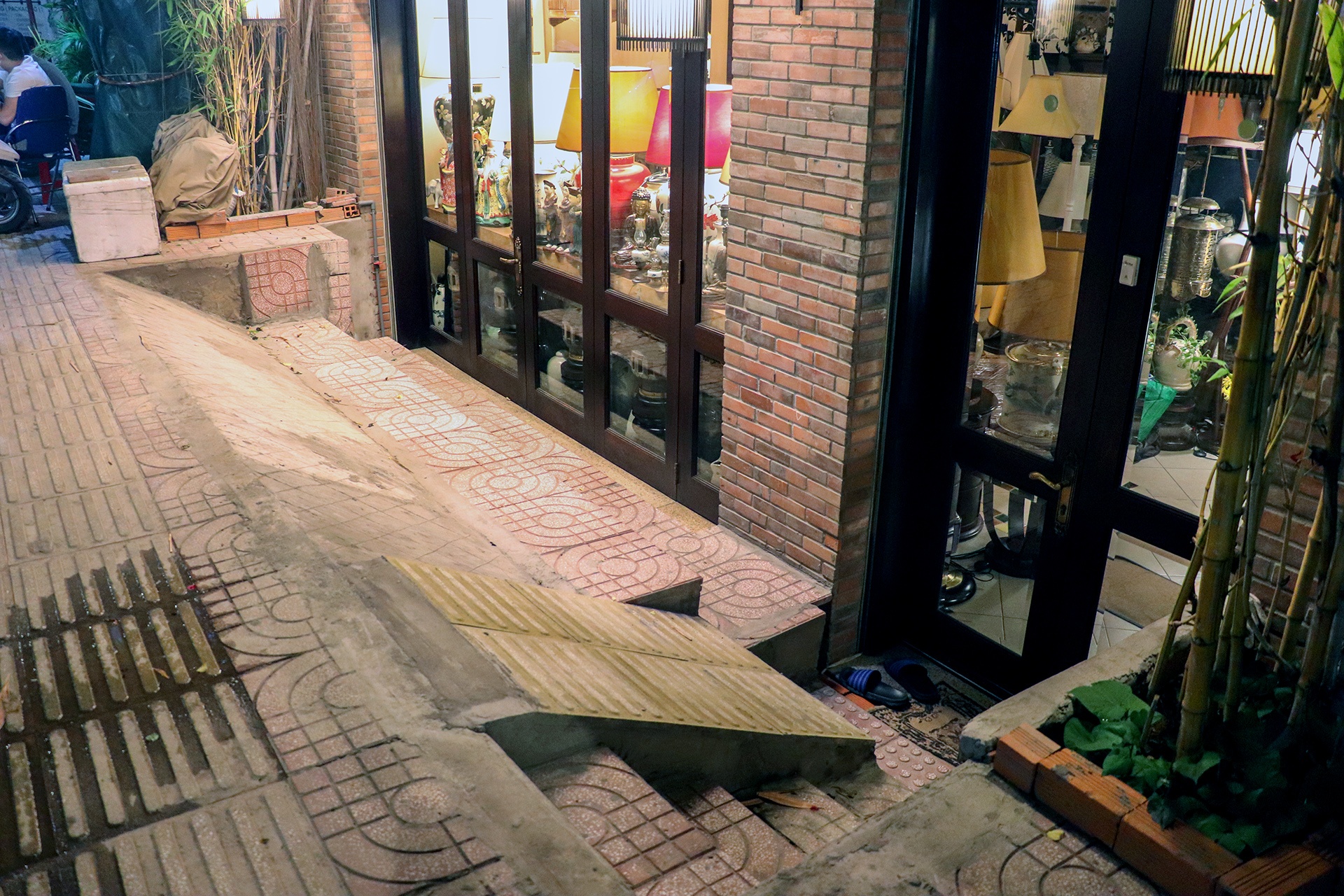 cho thue mat bang Nguyen Huu Canh anh 2