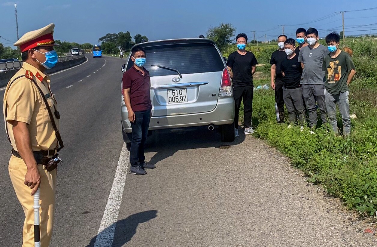 Nguoi Trung Quoc nhap canh trai phep anh 1