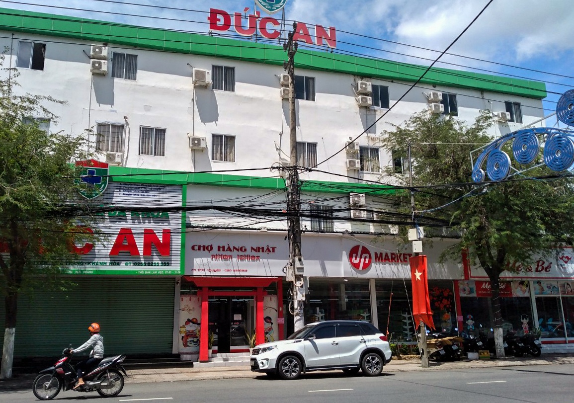 Truc xuat 6 nguoi Trung Quoc lam viec 'chui' o Nha Trang hinh anh