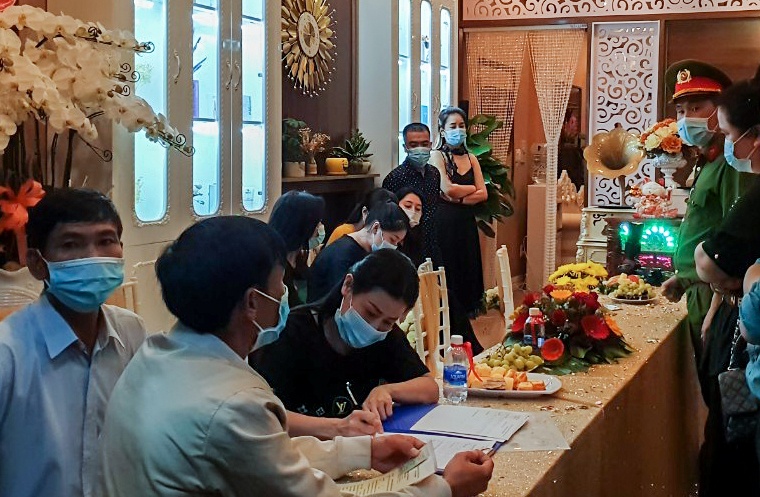 Phat chu tham my vien Minh Chau Luxury anh 1