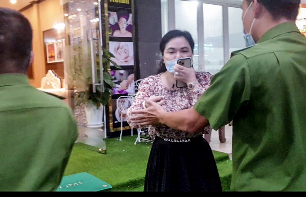 dựng hiện trường vụ hành hung nhà báo ảnh 1 dung hien truong vu hanh hung nha bao anh 1