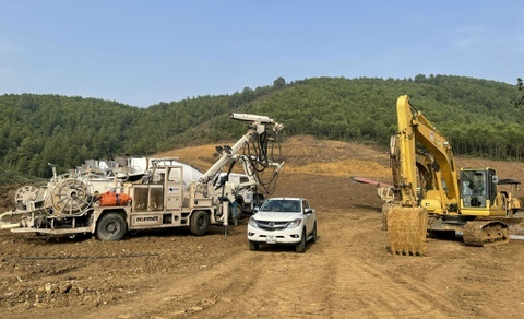 Cao toc Bac - Nam doan qua Khanh Hoa thieu vat lieu san lap hinh anh