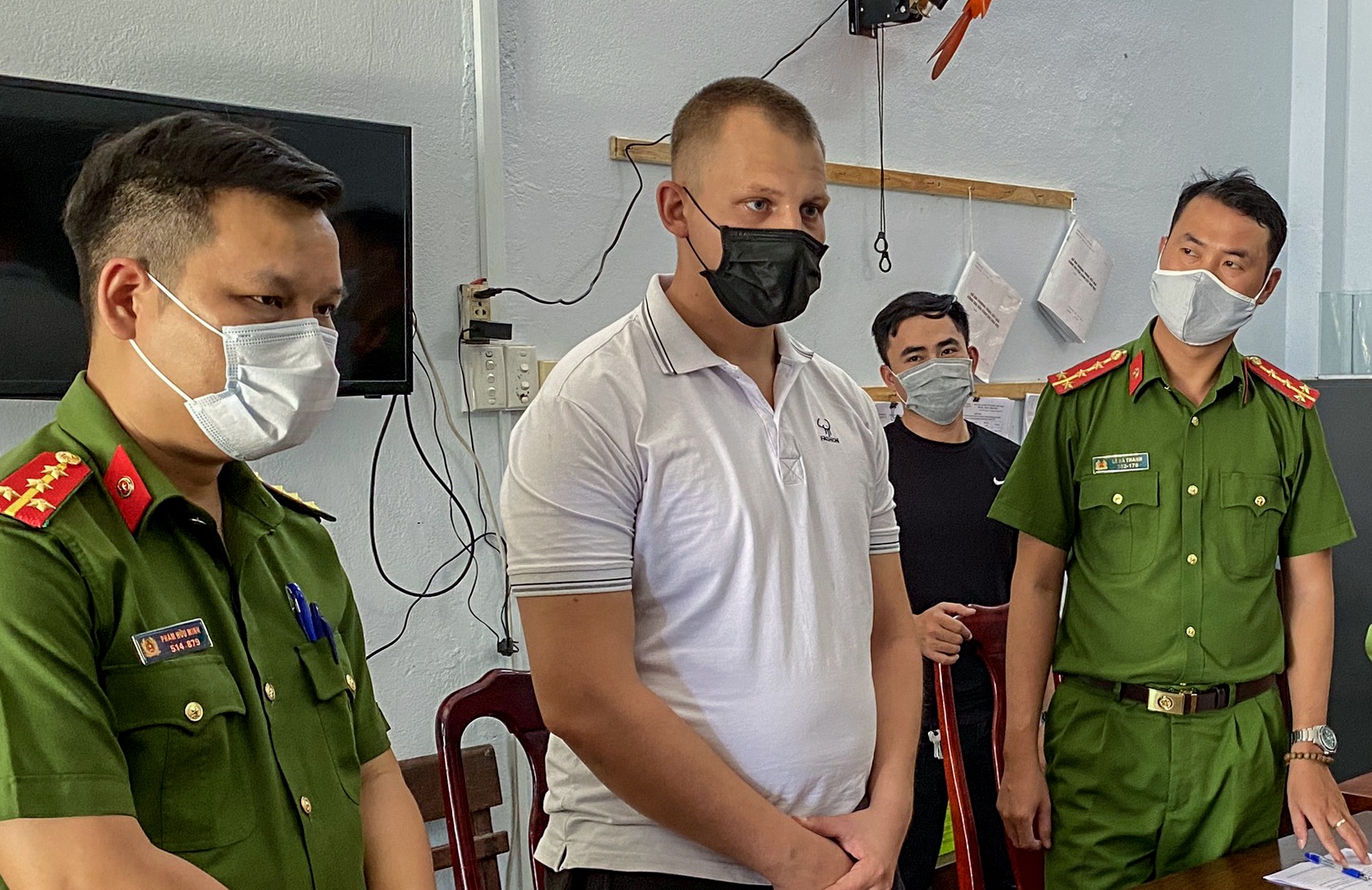 Khoi to nguoi nuoc ngoai thuc hien hang loat vu trom hinh anh