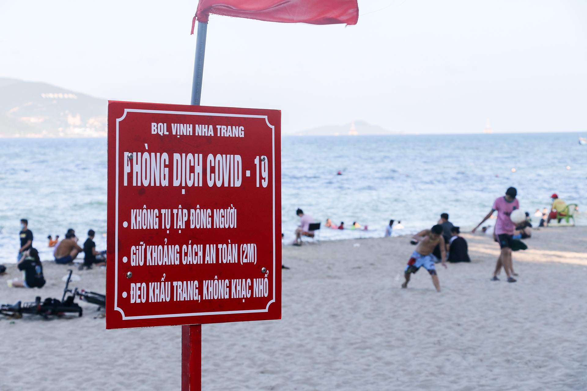 Khanh Hoa tiep tuc dong cua quan bar, karaoke, massage hinh anh