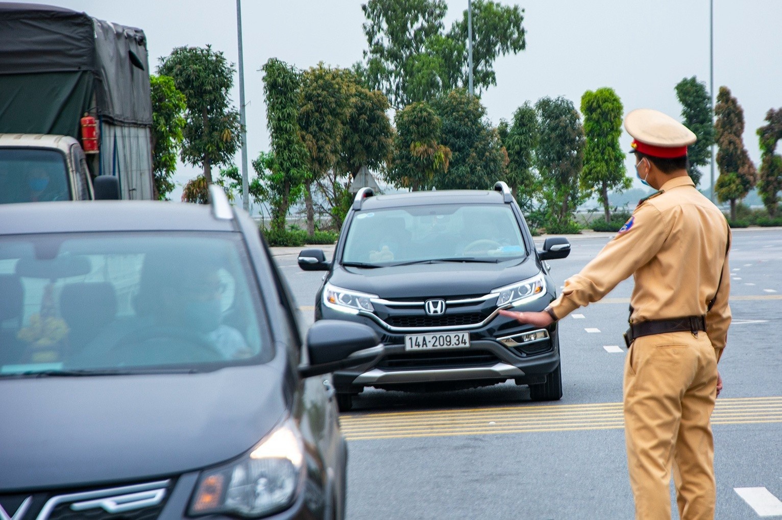 Ninh Thuan cam hang quan doc quoc lo phuc vu an uong tai cho hinh anh