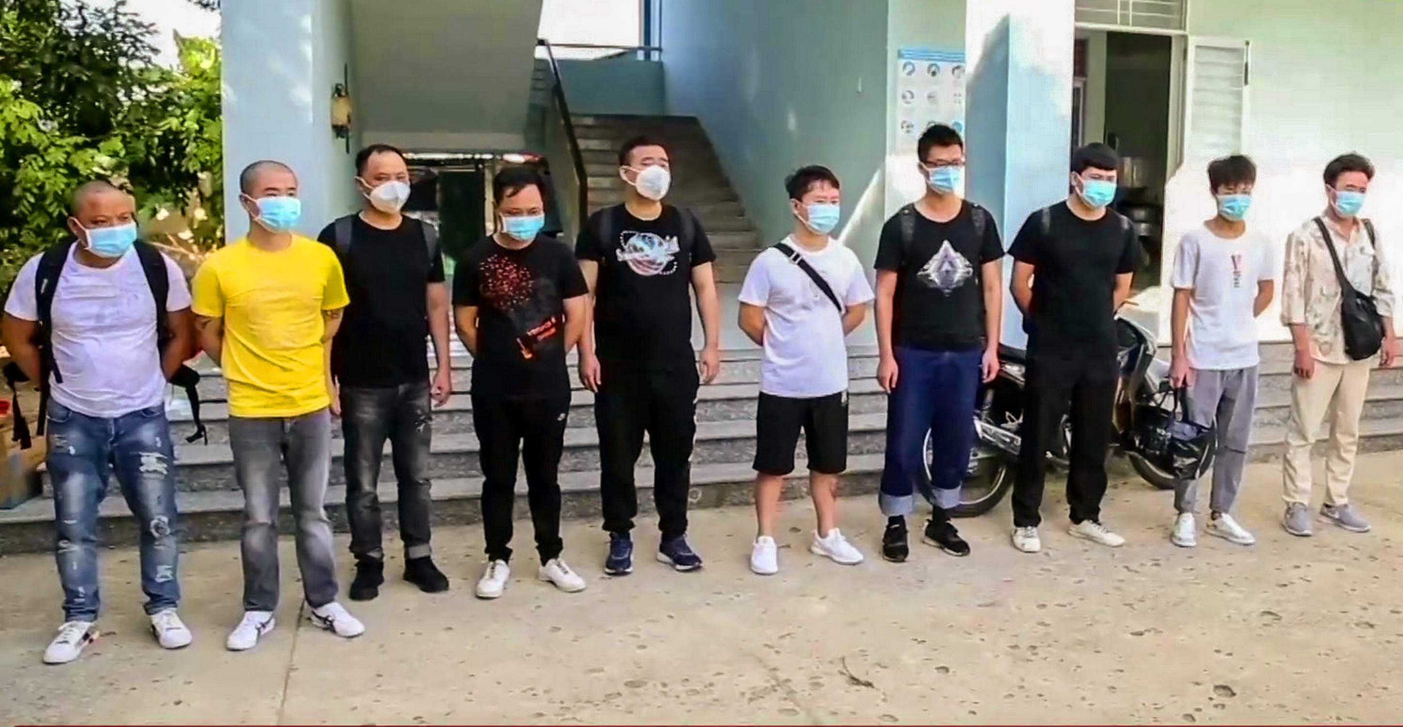 Nguoi Trung Quoc duong tinh khi nhap canh trai phep anh 1