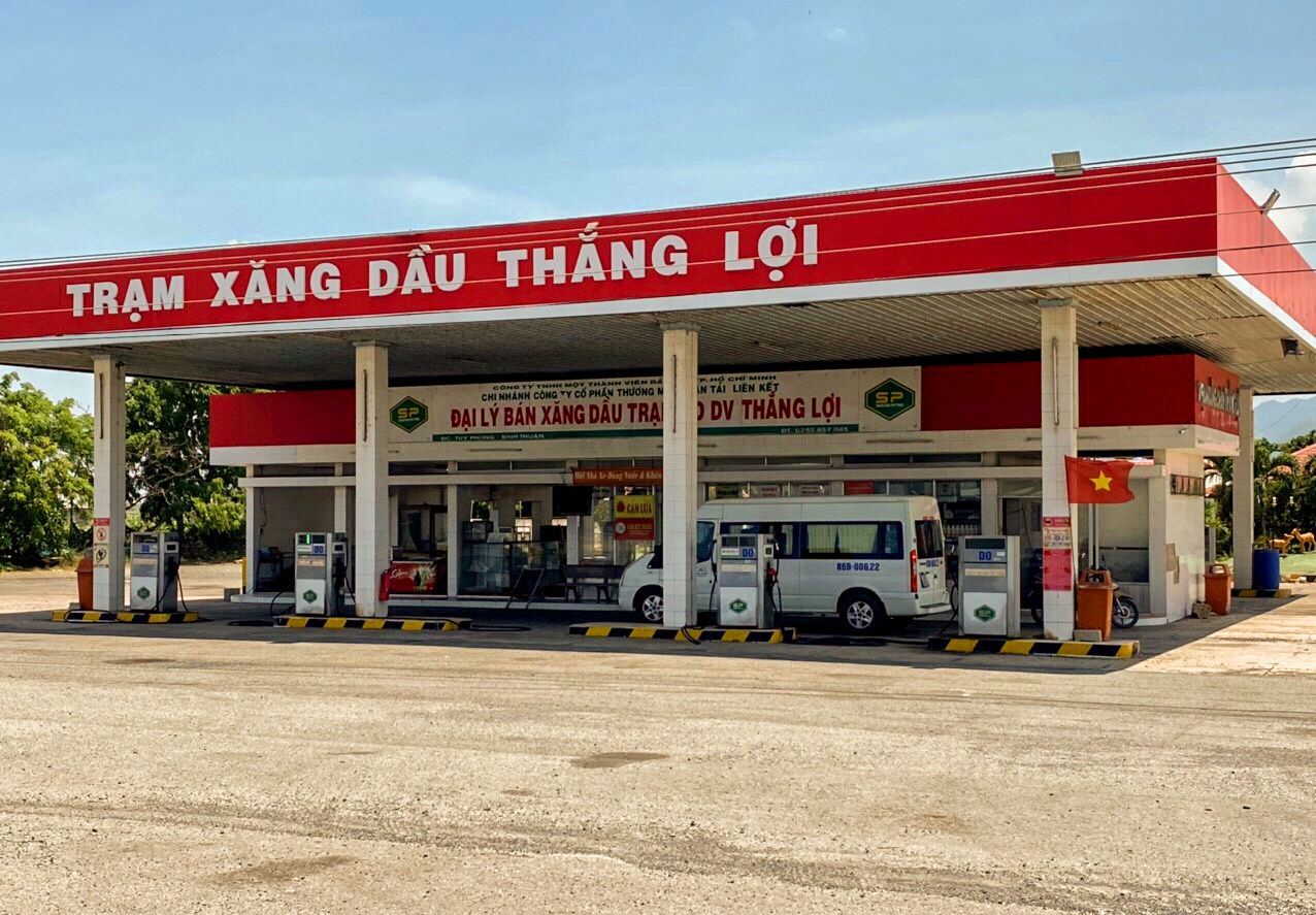 Xe khach lien tinh duoc dung o 4 diem khi qua Binh Thuan hinh anh