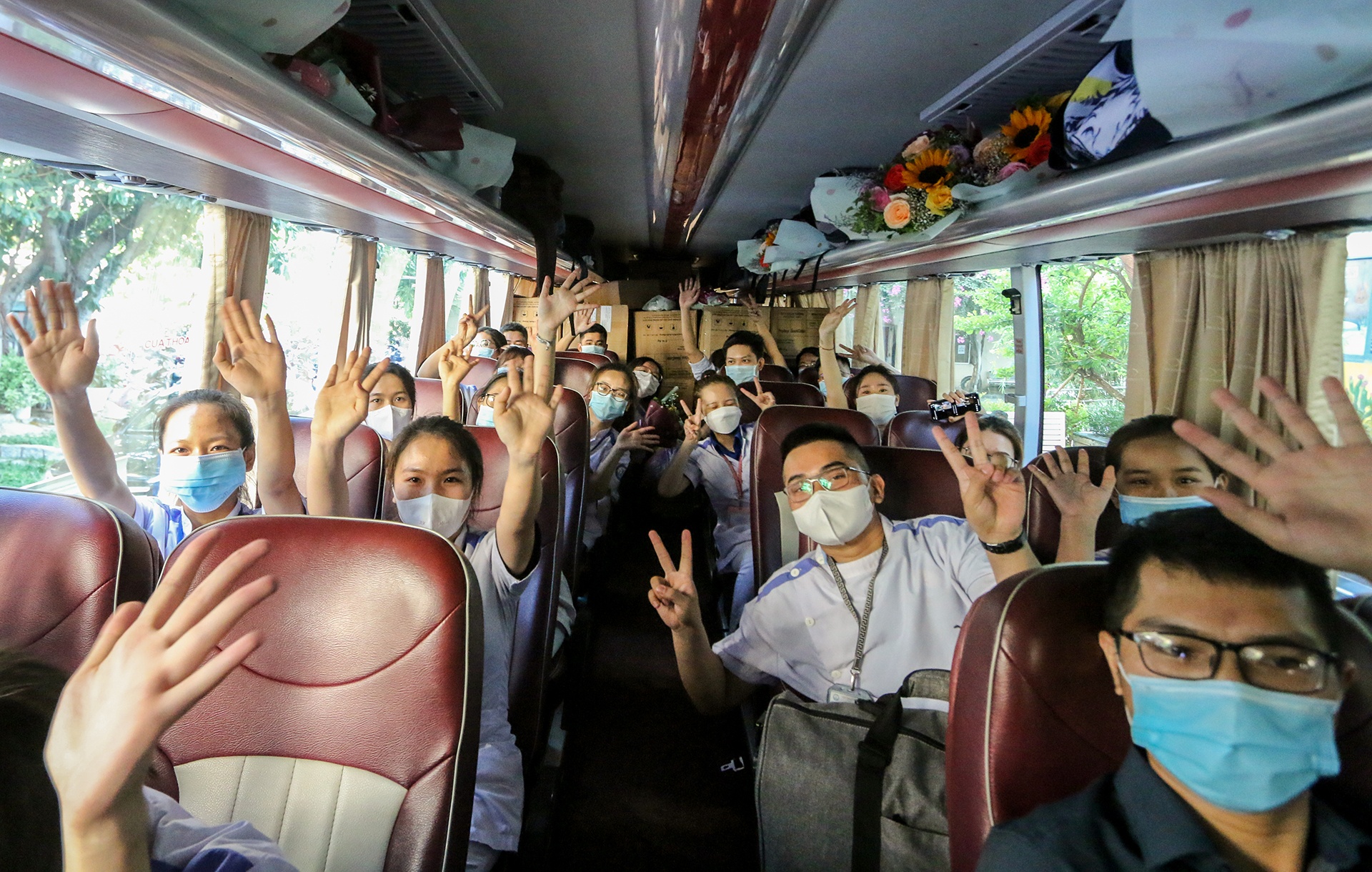 Sinh vien nganh y ho tro Phu Yen chong dich anh 7