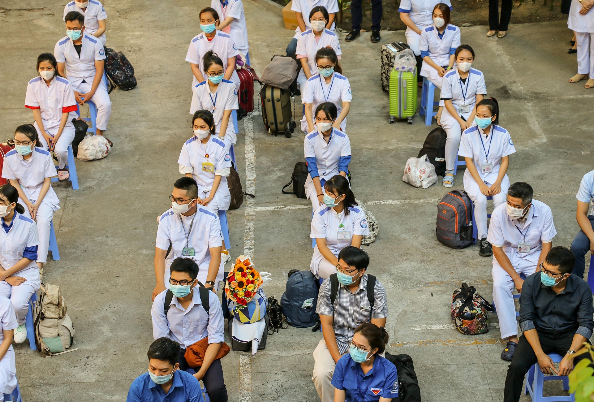 Sinh vien nganh y ho tro Phu Yen chong dich anh 1