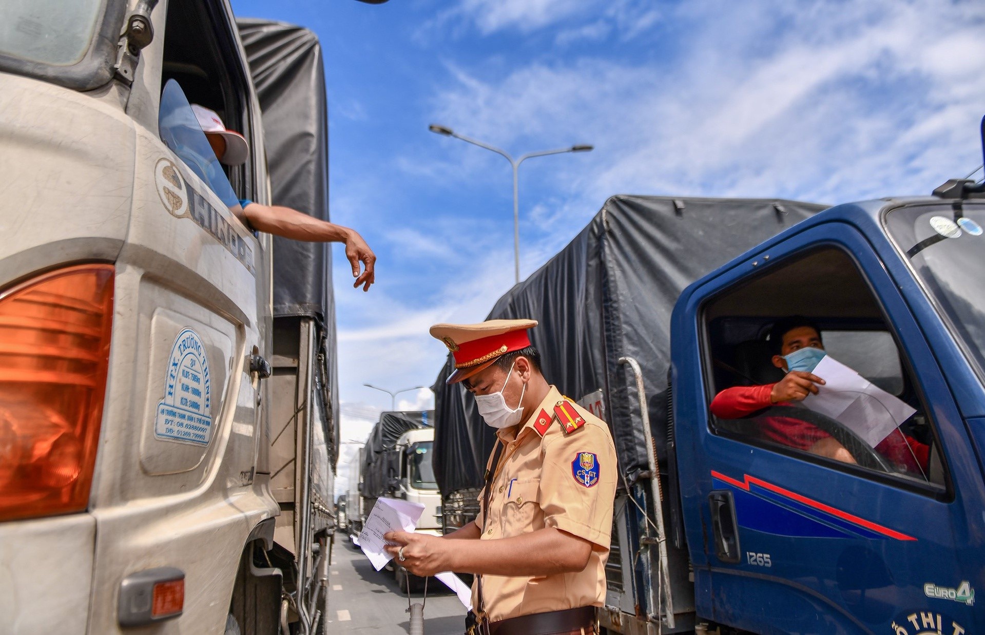 Tai xe cho den thoi xoai van chua duoc xet nghiem nCoV hinh anh