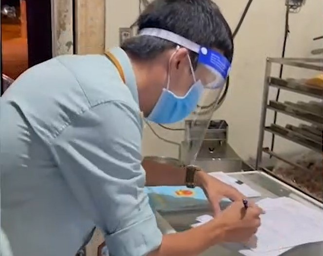 Doc bien ban co so banh mi vi pham khi gian cach hinh anh