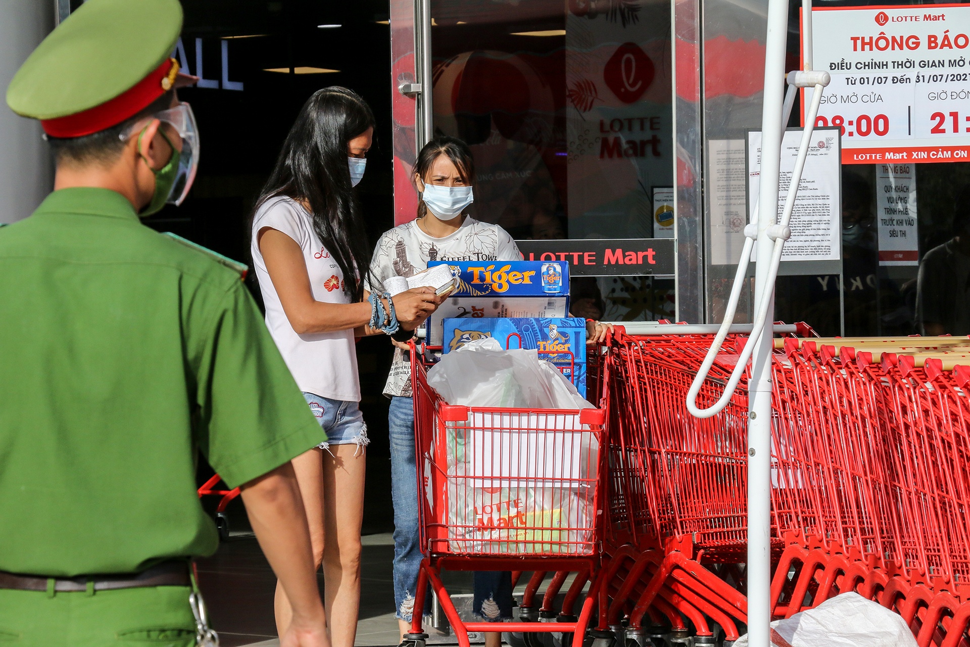 Sieu thi o Nha Trang sach hang anh 9