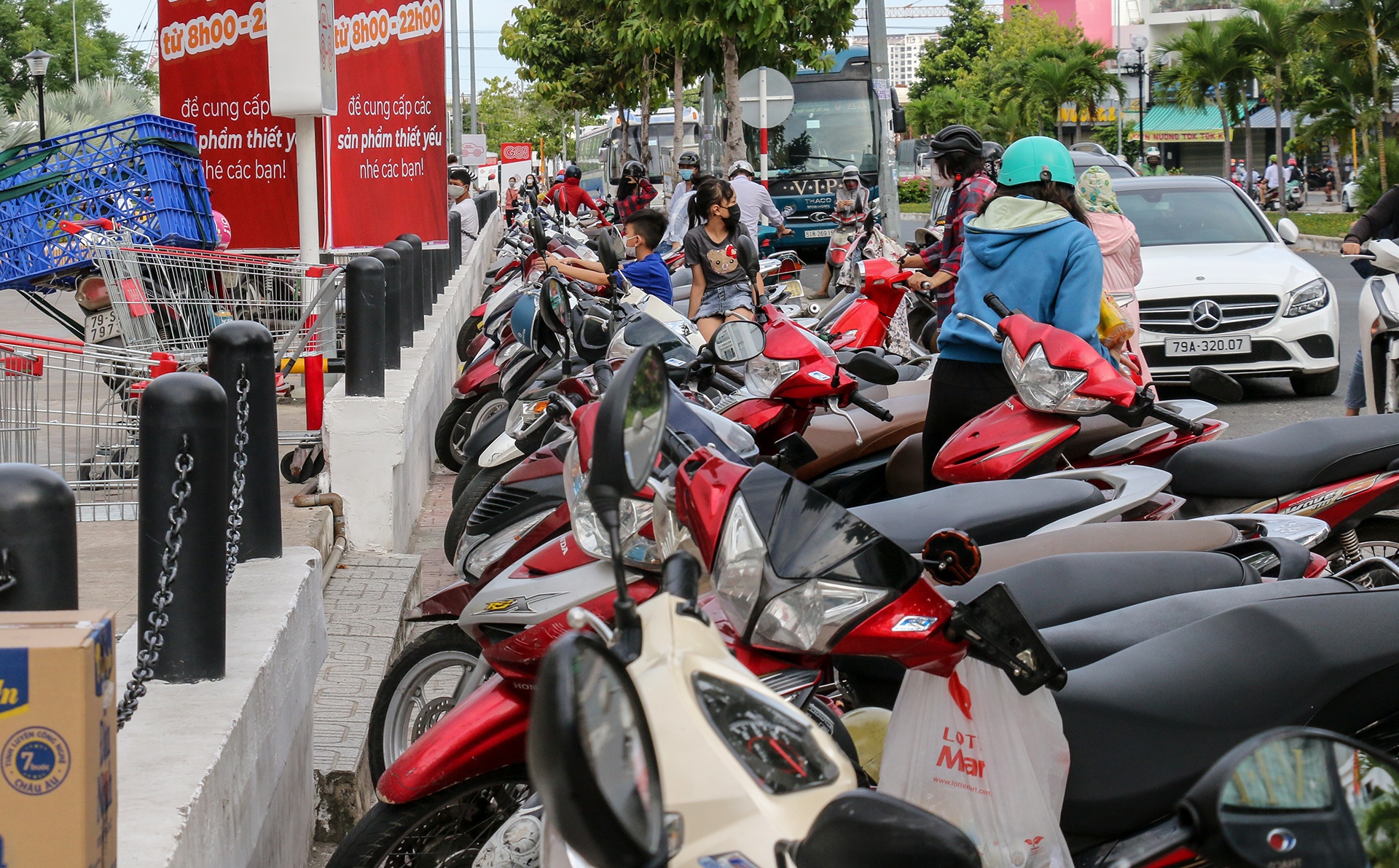 Sieu thi o Nha Trang sach hang anh 1