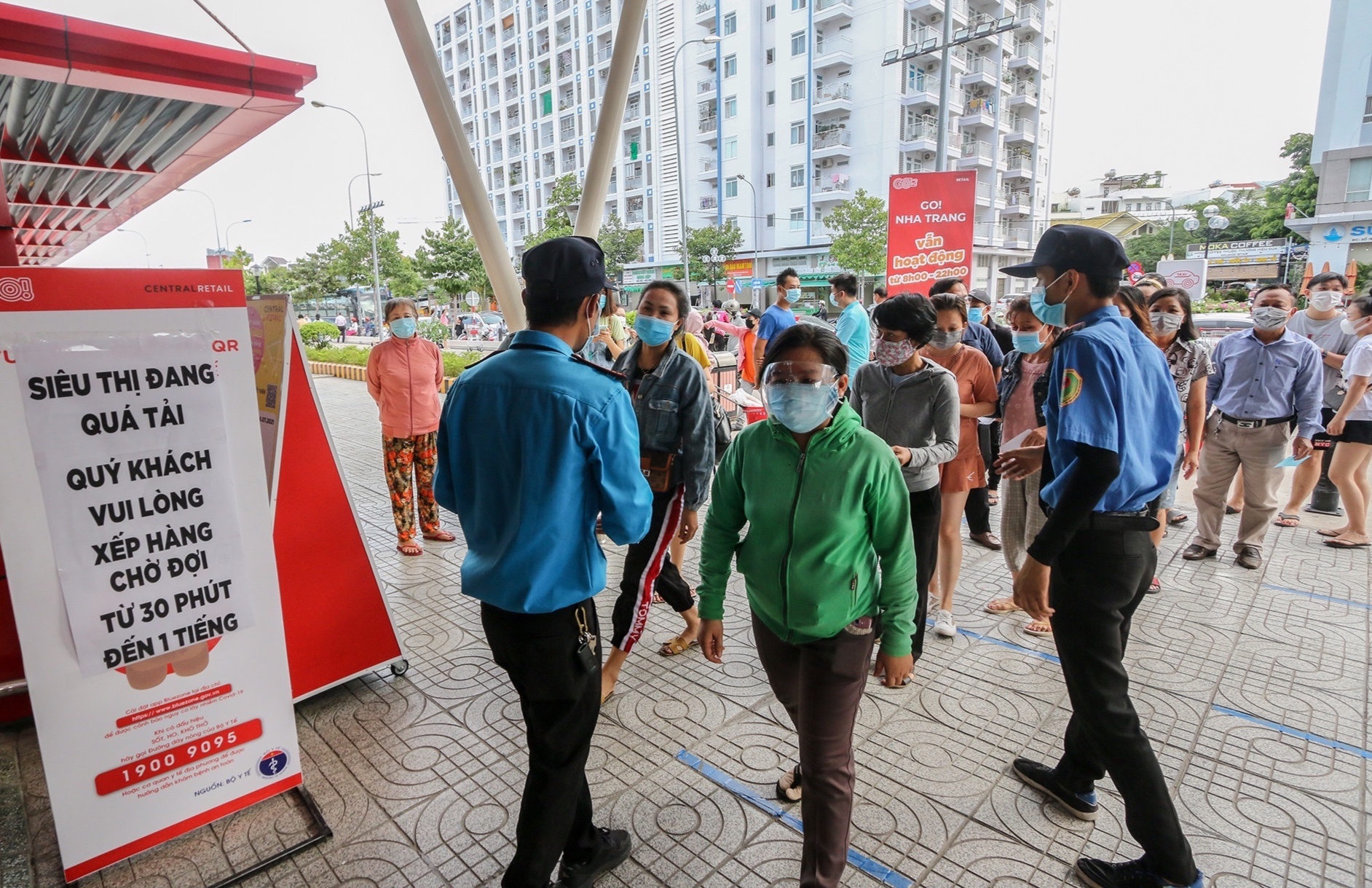 Dong cua sieu thi o Nha Trang anh 1