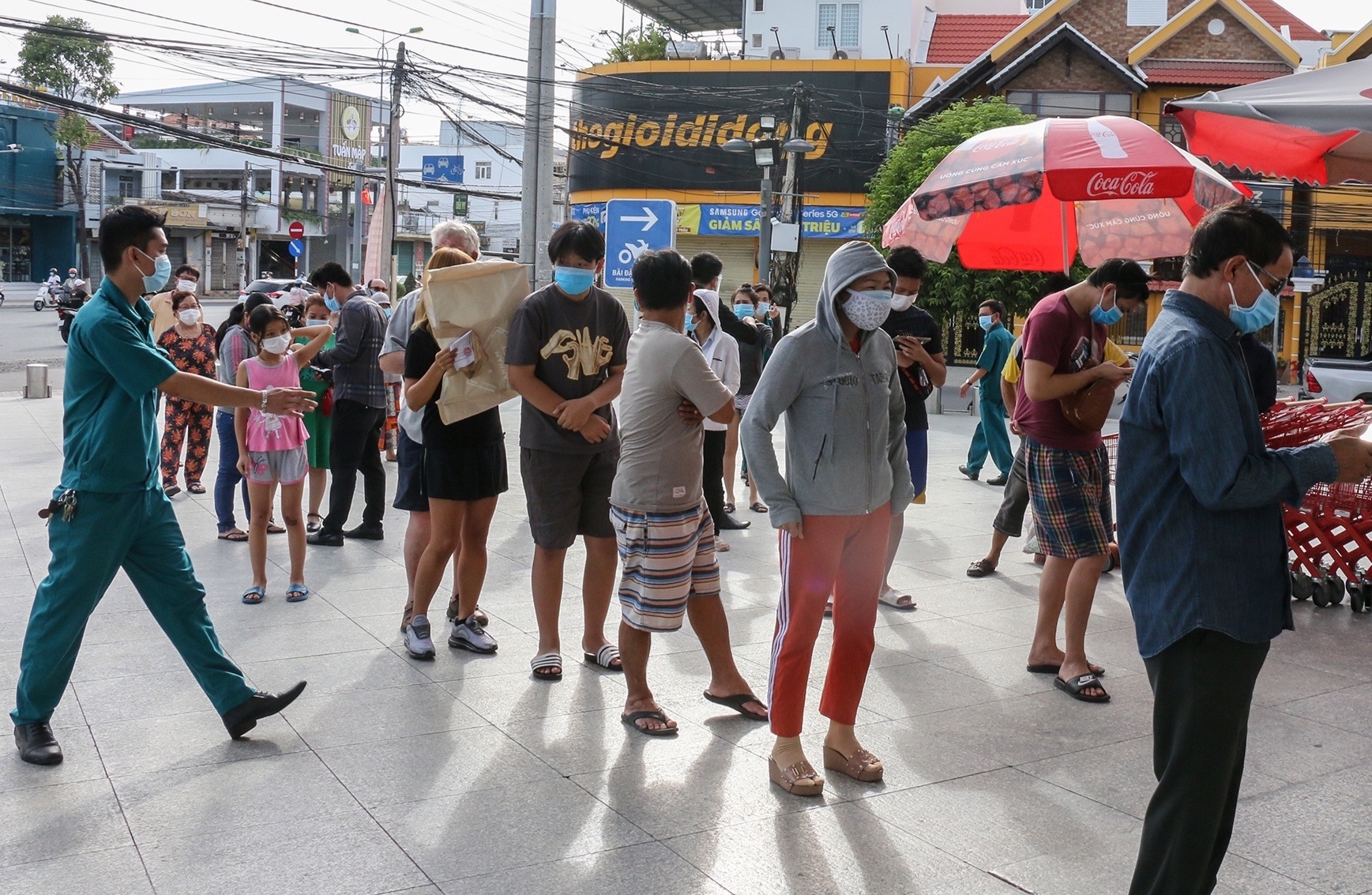 Sieu thi o Nha Trang sach hang anh 7