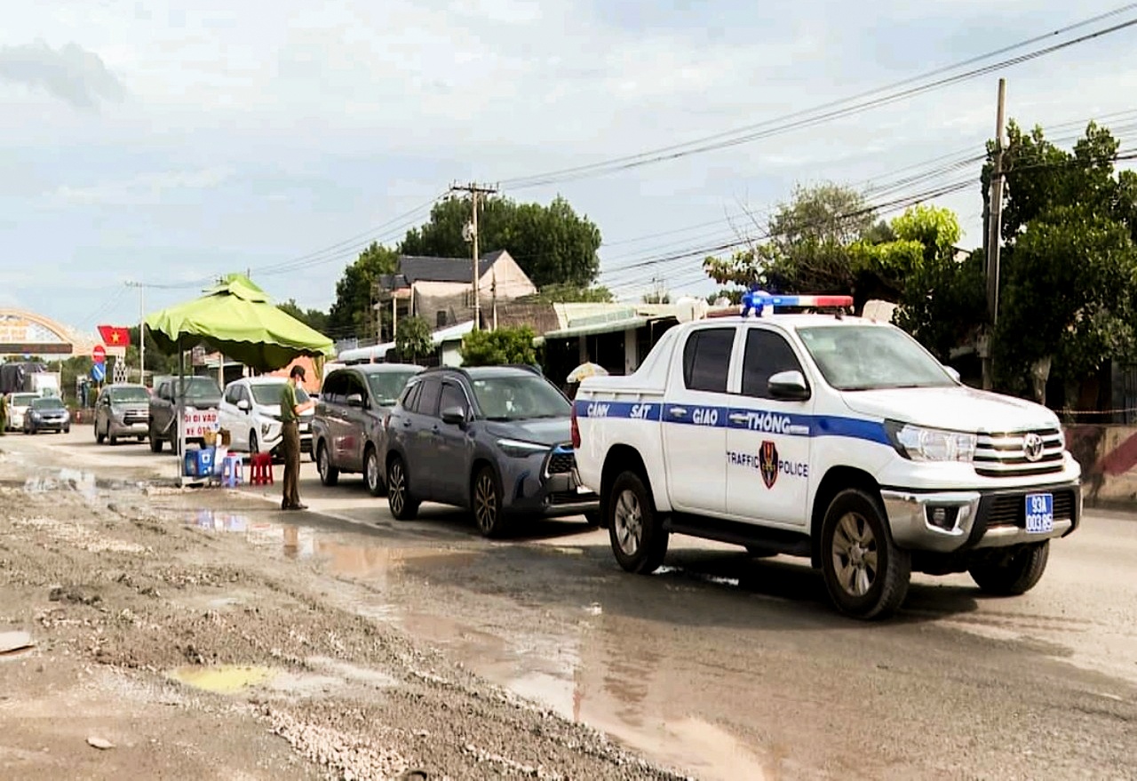 Nguoi dan do xo ve Tay Nguyen anh 2