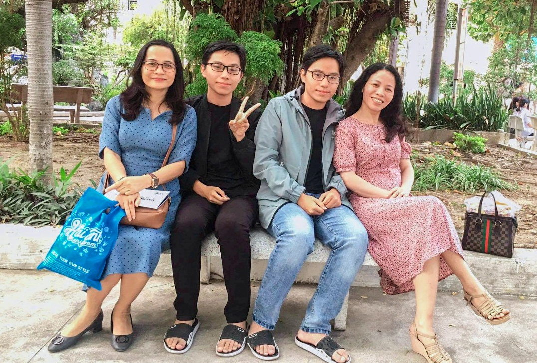 Nam sinh Khanh Hoa thu khoa anh 2